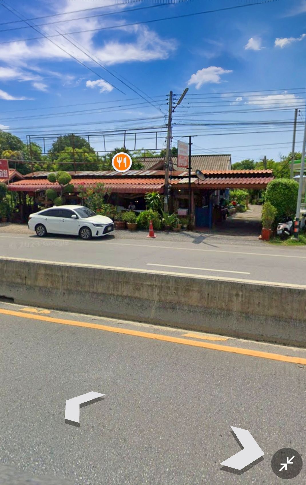 ขายที่ดินพร้อมบ้าน2หลังและโรงเรือน ติดถนนสี่เลน ห่างเซเว่น 100 ม.