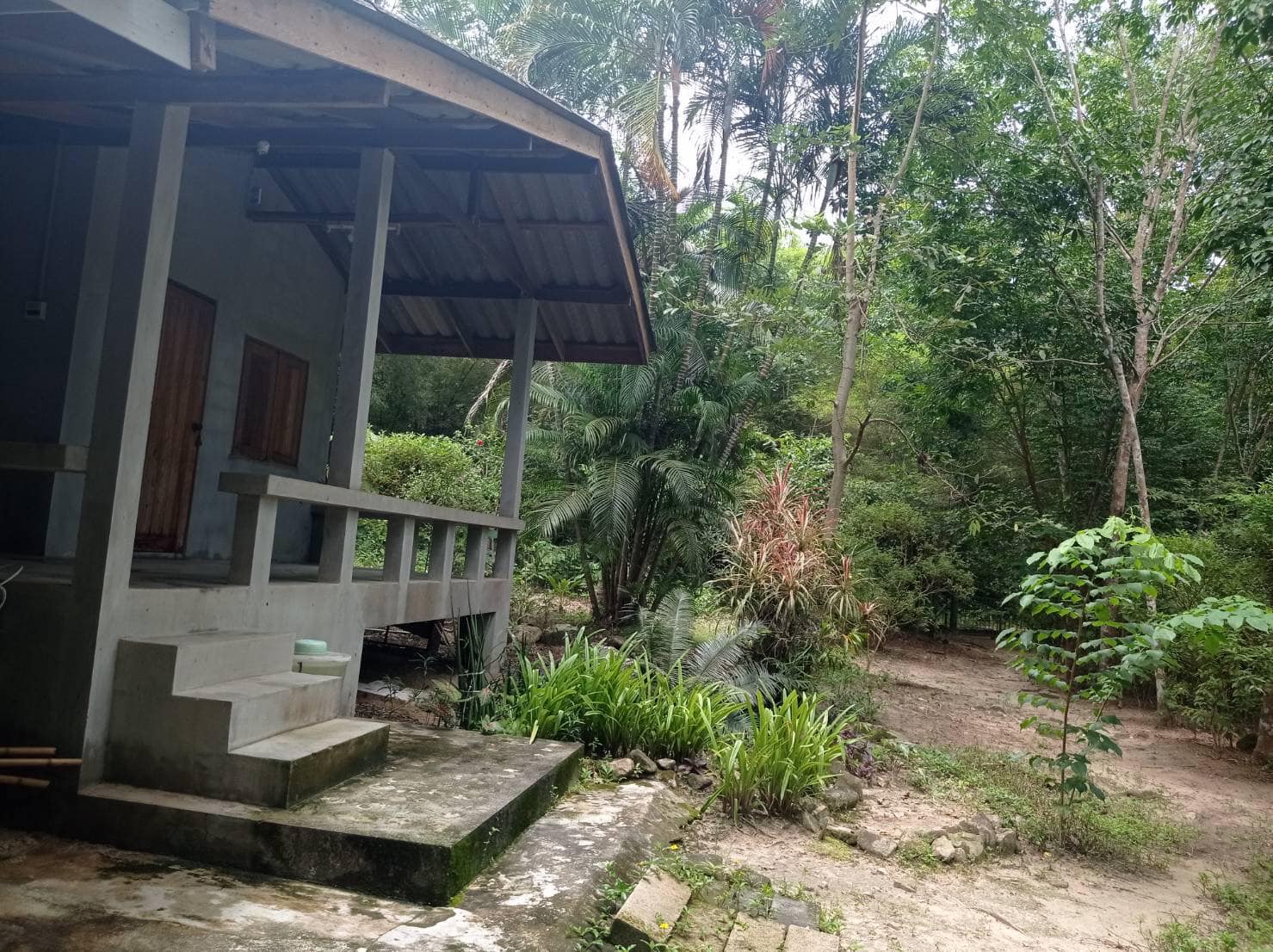 ที่ดินสวยหน้าแม่น้ำหลังภูเขา อ.เมืองระยอง จ.เมืองระยอง 6-0-4 ไร่