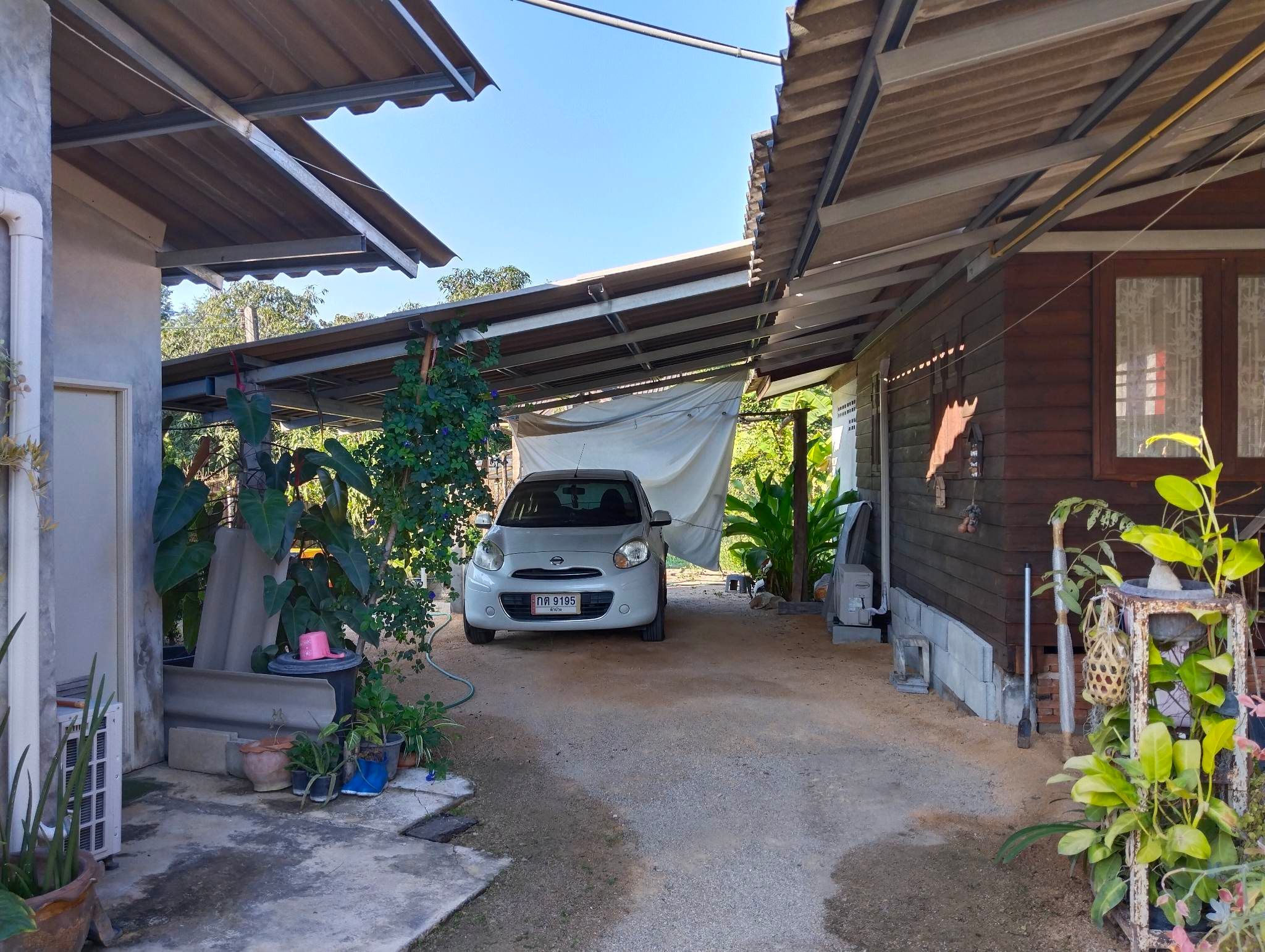 ขายบ้านพร้อมที่ดิน บ้าน2หลัง ติดถนนสาธารณะ 0-0-78