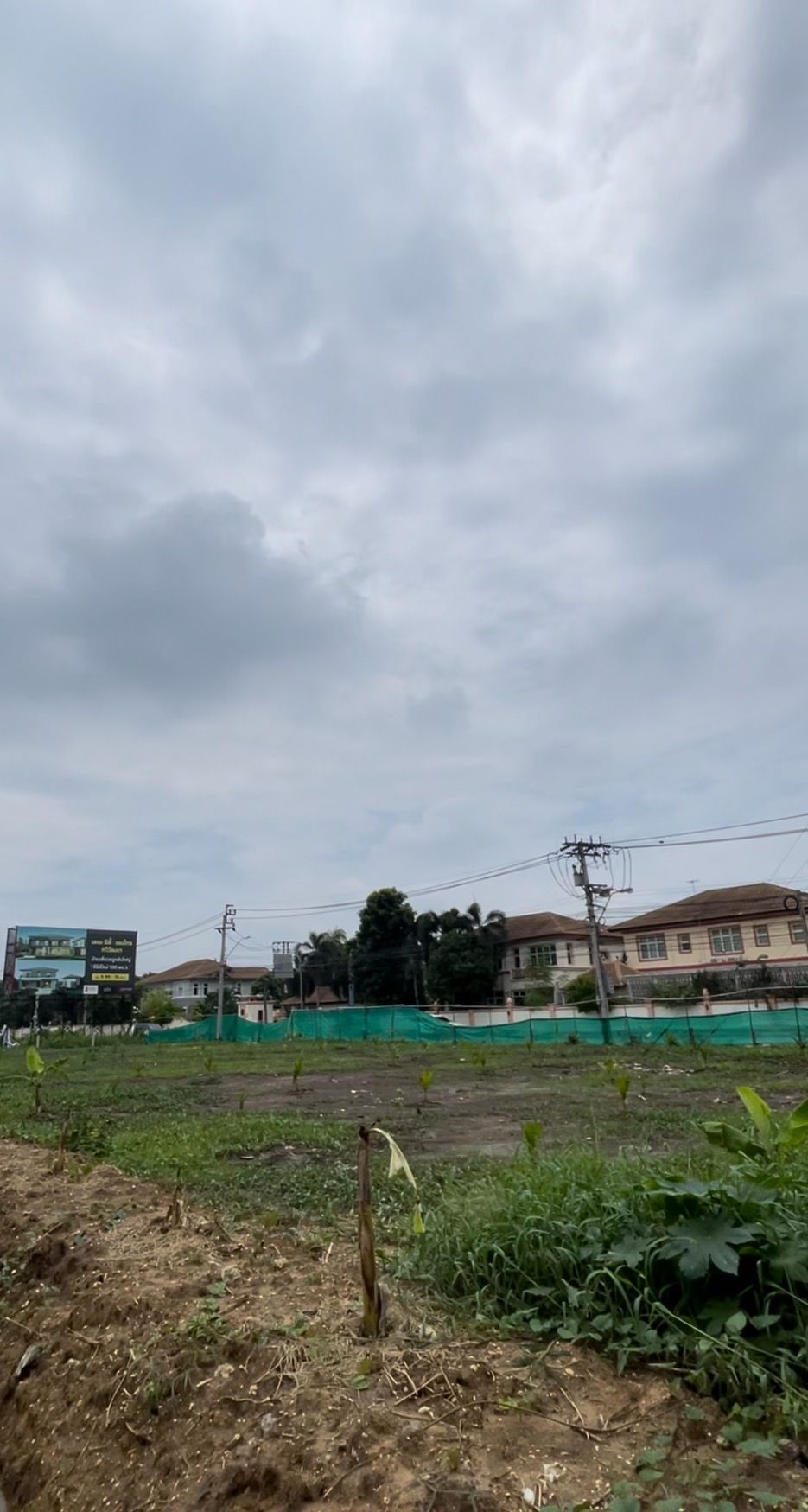 ที่ดิน 1 ไร่ 40 ตรว. ติดริมถนนใหญ่ 2 ด้าน ที่สวย ถมเรียบร้อยแล้ว