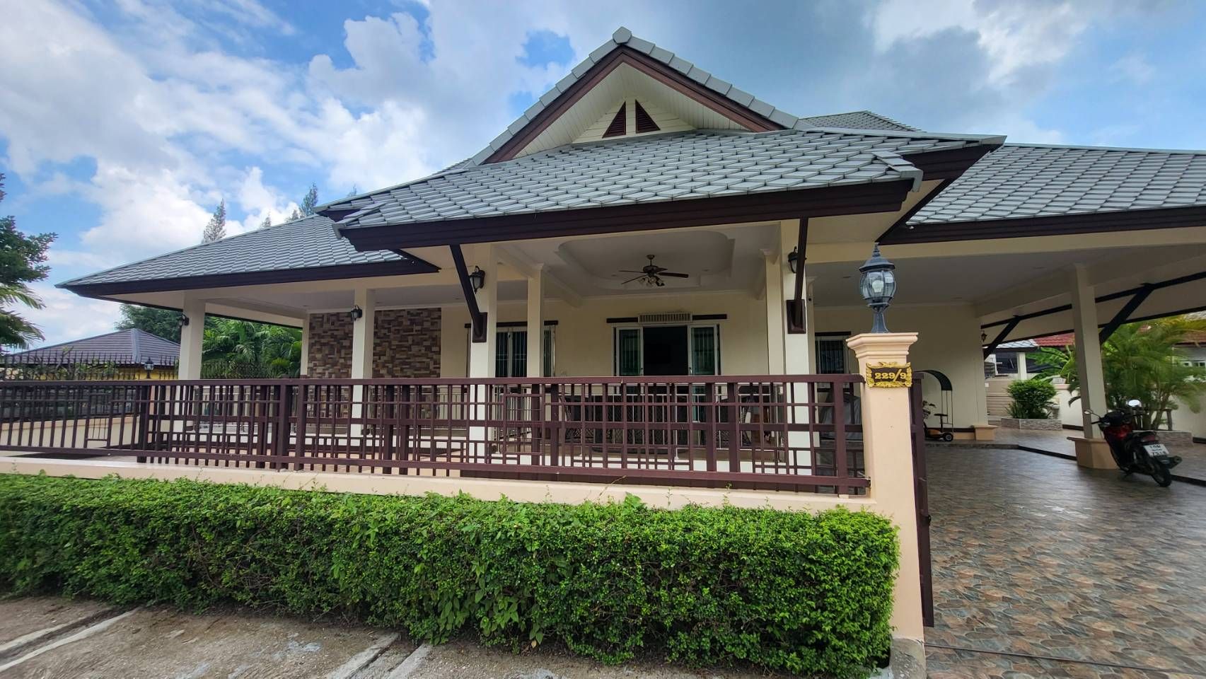 ขายบ้านเชียงใหม่ บ้านชั้นเดียว สไตล์รีสอร์ท เฟอนิเจอร์ เครื่องใช้ไฟฟ้าครบ เดินทางสะดวกใกล้มหาวิทยาลัยแม่โจ้ 