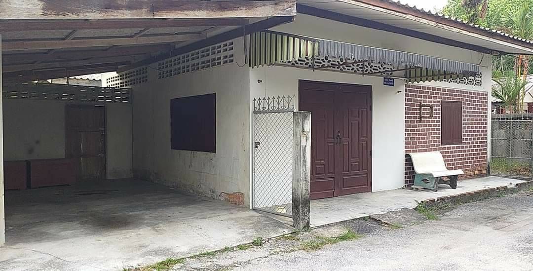 ขายที่ดินพร้อมบ้านเก่าหนึ่งหลังโครงสร้างแข็งแรง
