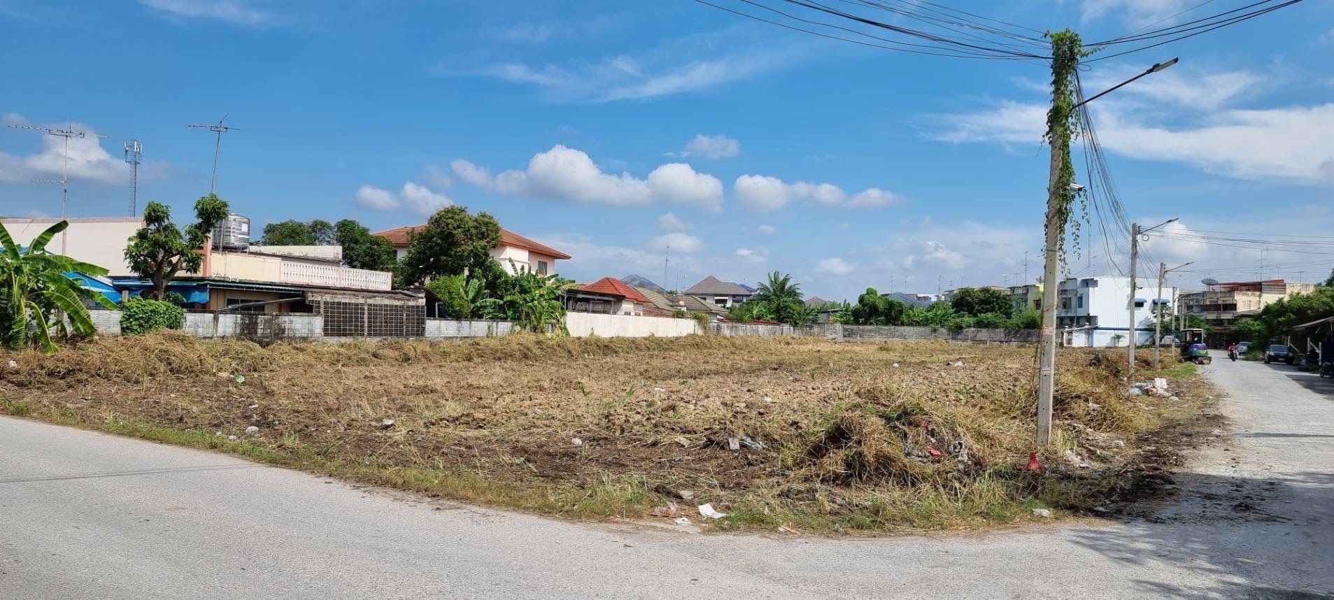 ขายที่ดิน ใกล้ตัวเมืองนครปฐม ติดถนน 2 ด้าน
