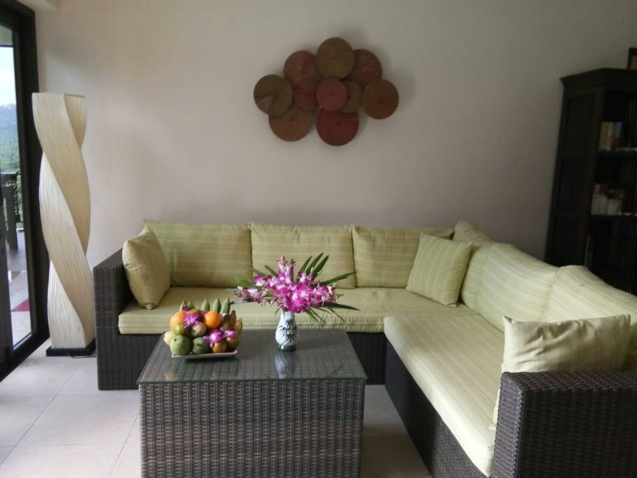 ขายบ้าน ที่เกาะสมุย โครงการ Villa SASA วิวพาโนรามาอันงดงามของป่ามะพร้าวใน สันติธานี ด้านขวาจะมองเห็นวิวภูเขา