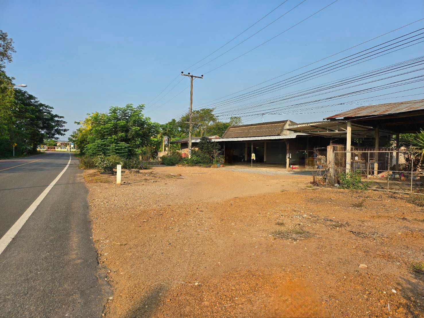 ขายที่ดินลำพูน ทางหลวงชนบท ลพ.4010 ใกล้ตลาดนัดบ้านแม่เมย ที่ดินพร้อมสิ่งปลูกสร้าง