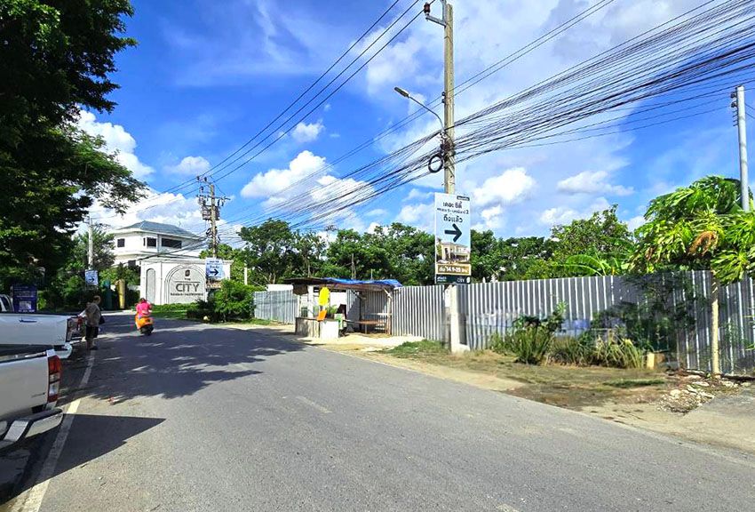 ขายที่ดินพร้อมสิ่งปลูกสร้างห่างถนนนครอินทร์เพียง 350 เมตร