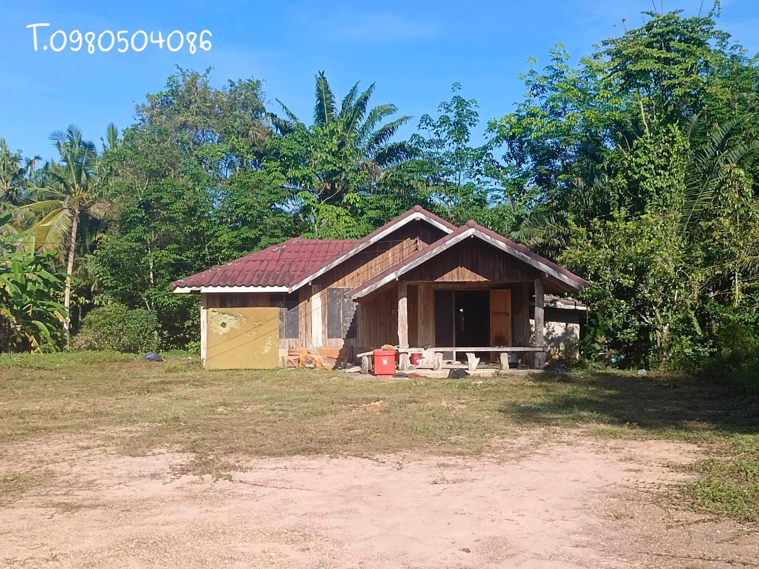 ที่ดินพร้อมสิ่งปลูกสร้างเป็นบ้านเล็ก ชุมพร 1-0-91