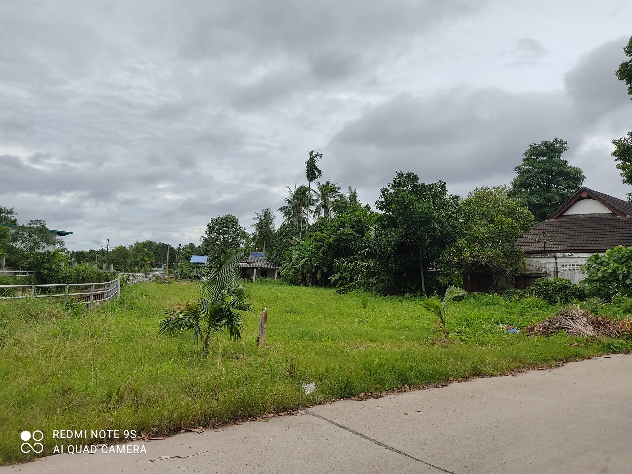 ที่ดินสวยมากติดคลอง ใจกลางเมืองชุมพร อ.เมืองชุมพร จ.ชุมพร 0-1-60.4