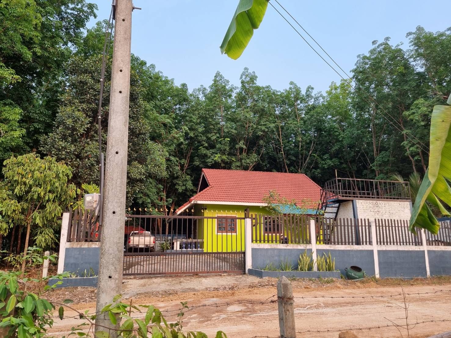ขายบ้านอุบลราชธานี บ้านพร้อมที่ดินสวนยางพารา บรรยากาศดีสุดๆ ใกล้แก่งเขากวาง บุณฑริก อุบลฯ 10-3-33 ไร่.