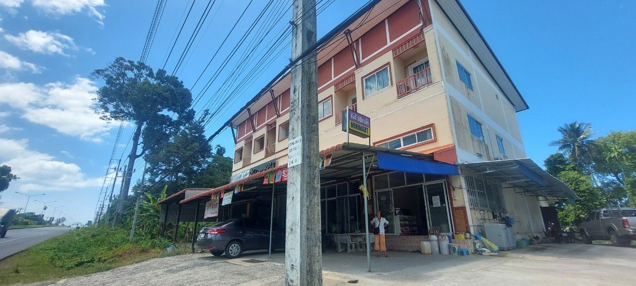 ขายตึก ทำเลดีทำธุรกิจ อยู่อาศัย ติดถนนเพชรเกษม เขาหลัก ใกล้โรงแรมโรบินสัน ปากวีป ตะกั่วป่า 