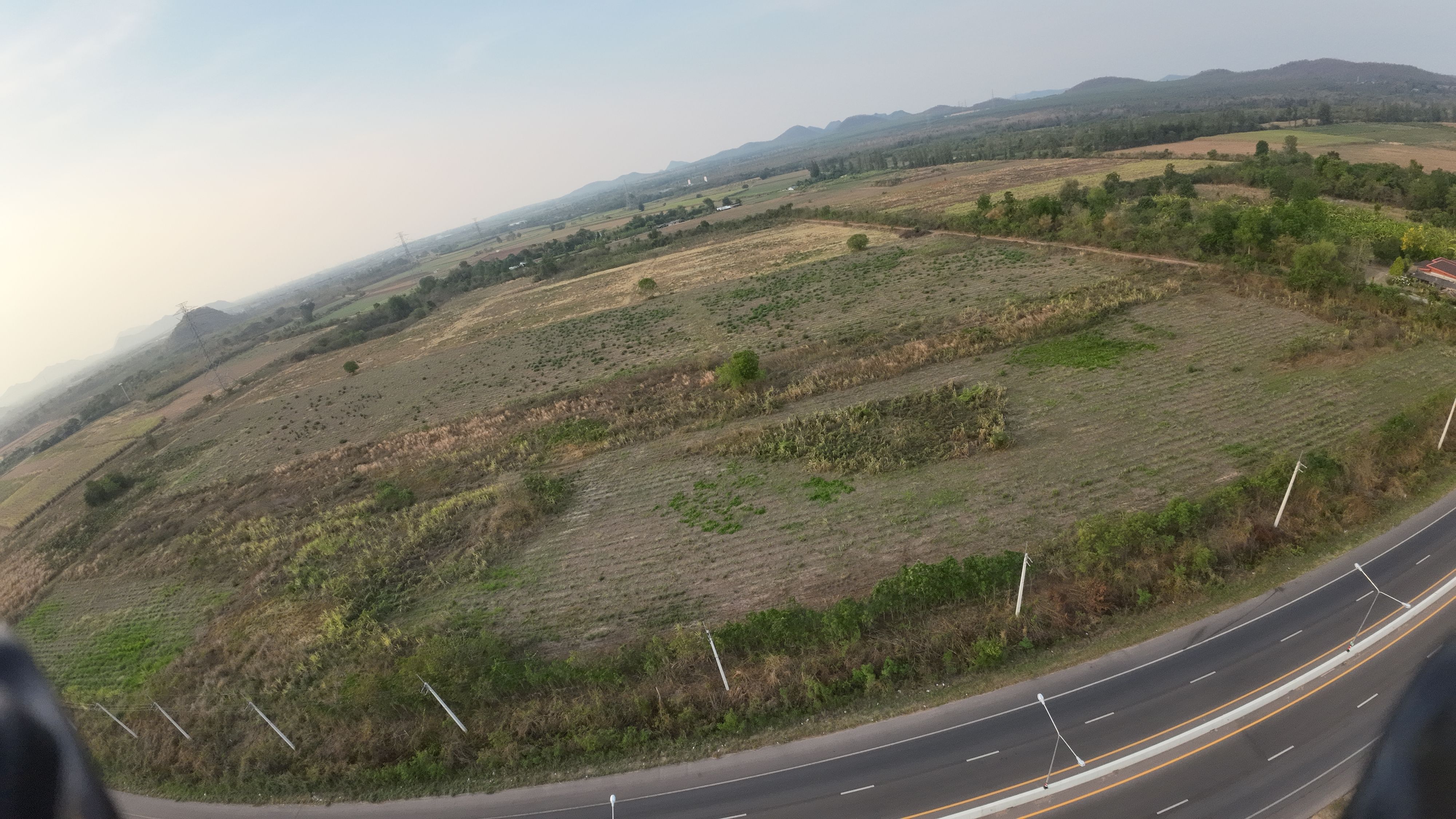 ขายที่ดินแปลงใหญ่ 126 ไร่ ติดถนนทางหลวง 3208 หน้ากว้าง 600 ม. ใกล้แหล่งชุมชน-ปั๊มน้ำมัน PTT เหมาะทำธุรกิจ การเกษตรหรือลงทุนระยะยาว