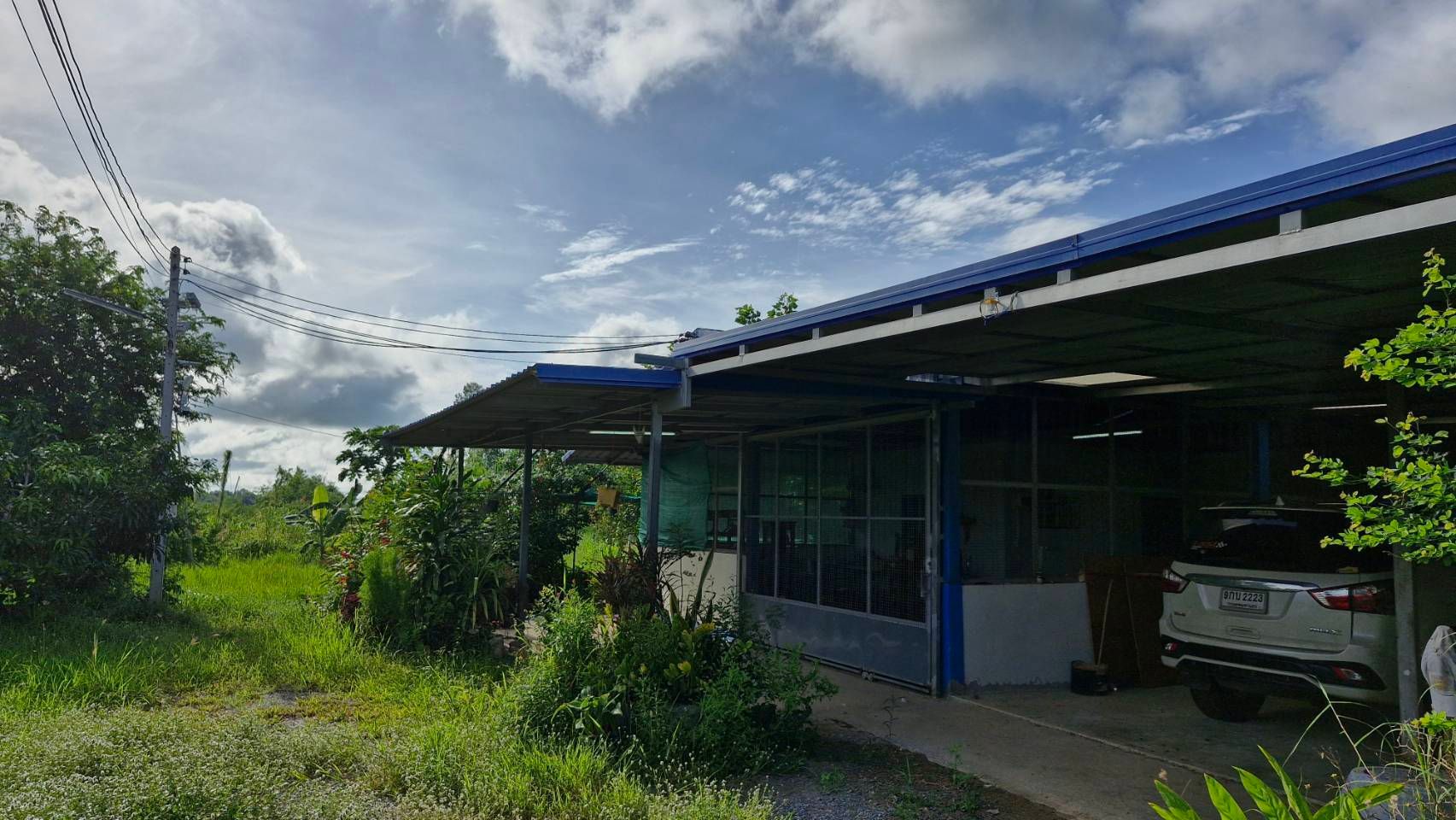ขายบ้านพร้อมที่ดินสุโขทัย อำเภอเมือง บ้านพร้อมที่ดินแปลงยาว สวย เหมาะทำบ้านสวน หรือ ลงทุนได้ 6-2-37.5 ไร่.