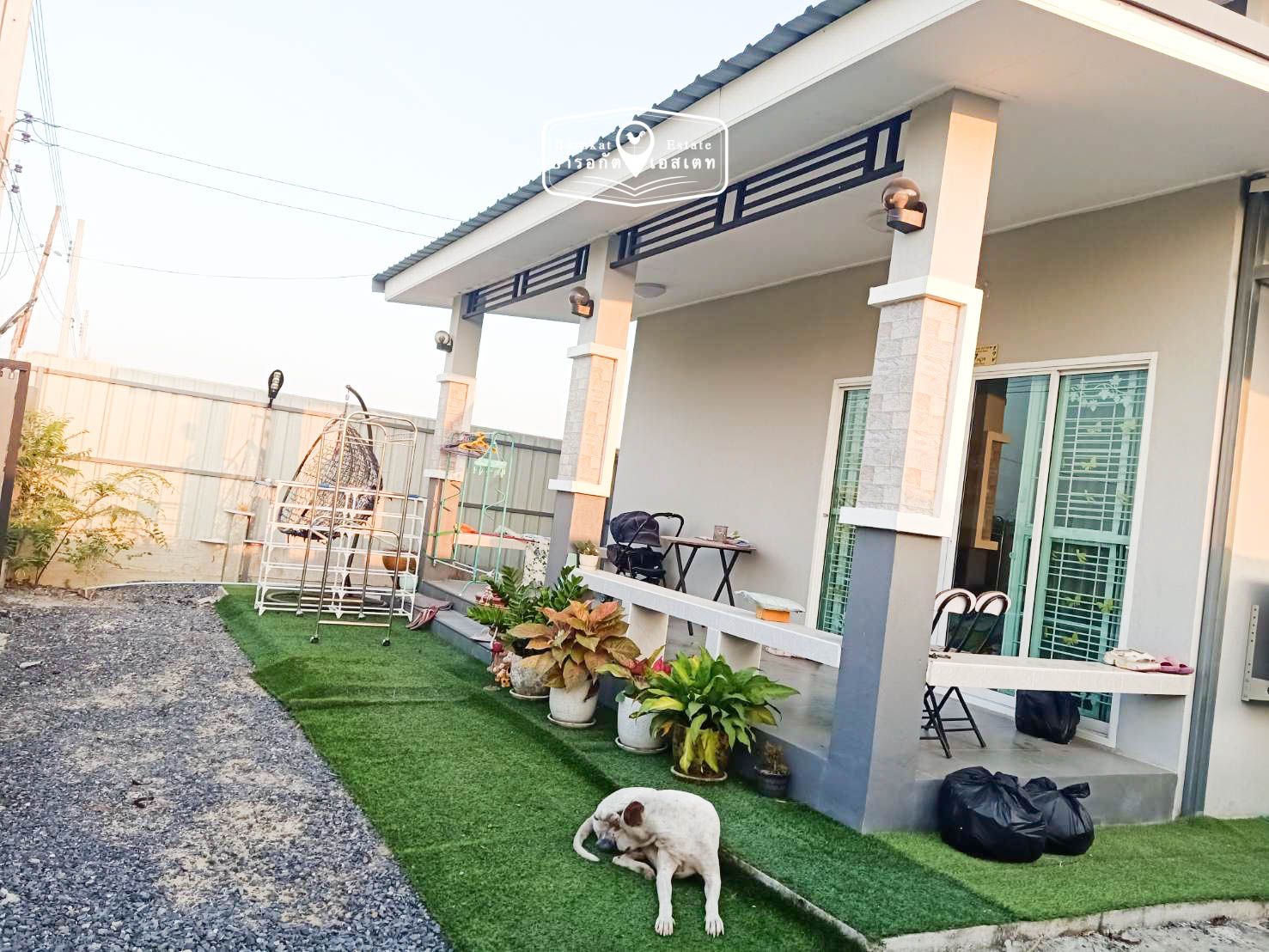 บ้านสวย ทำเลดี เดินทางสะดวก ติดถนนซอย เขตหนองจอก กรุงเทพฯ
