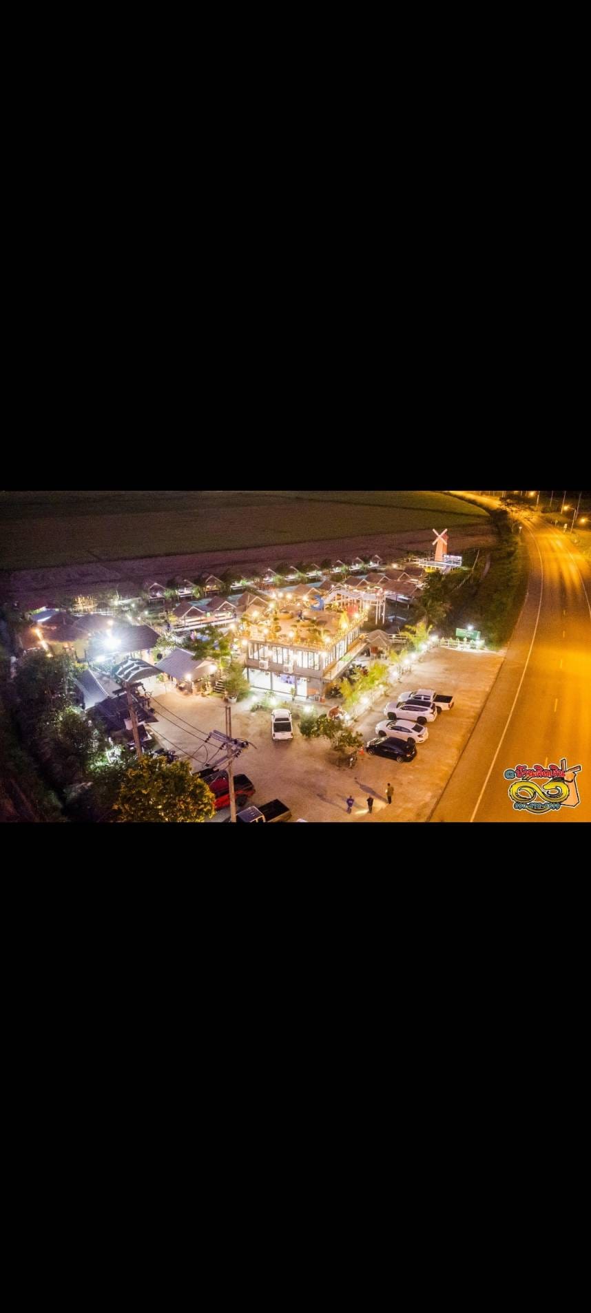 ที่ดินพร้อมสิ่งปลุกสร้าง