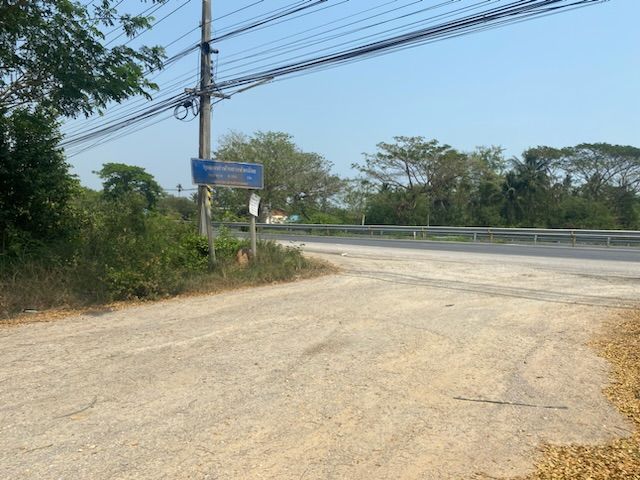 ขายที่ดินติดถนนเพชรเกษม ใกล้สี่แยกบ่อนอก