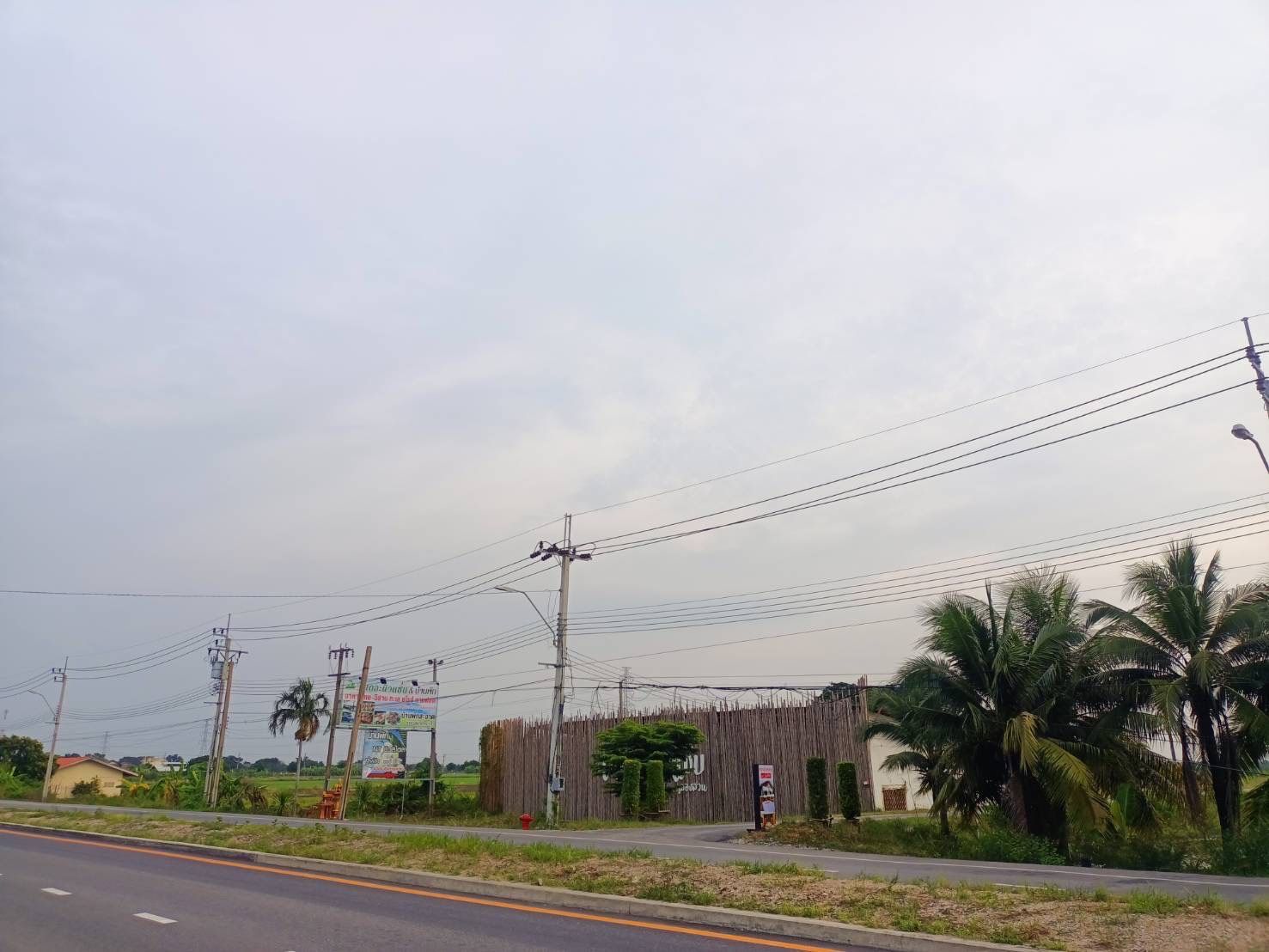 ขายรีสอร์ทสมุทรปราการ วิวสวยมาก บรรยากาศเยี่ยมสุดๆ ติดถนนสัญจรหลัก เหมาะประกอบกิจการต่อมาก