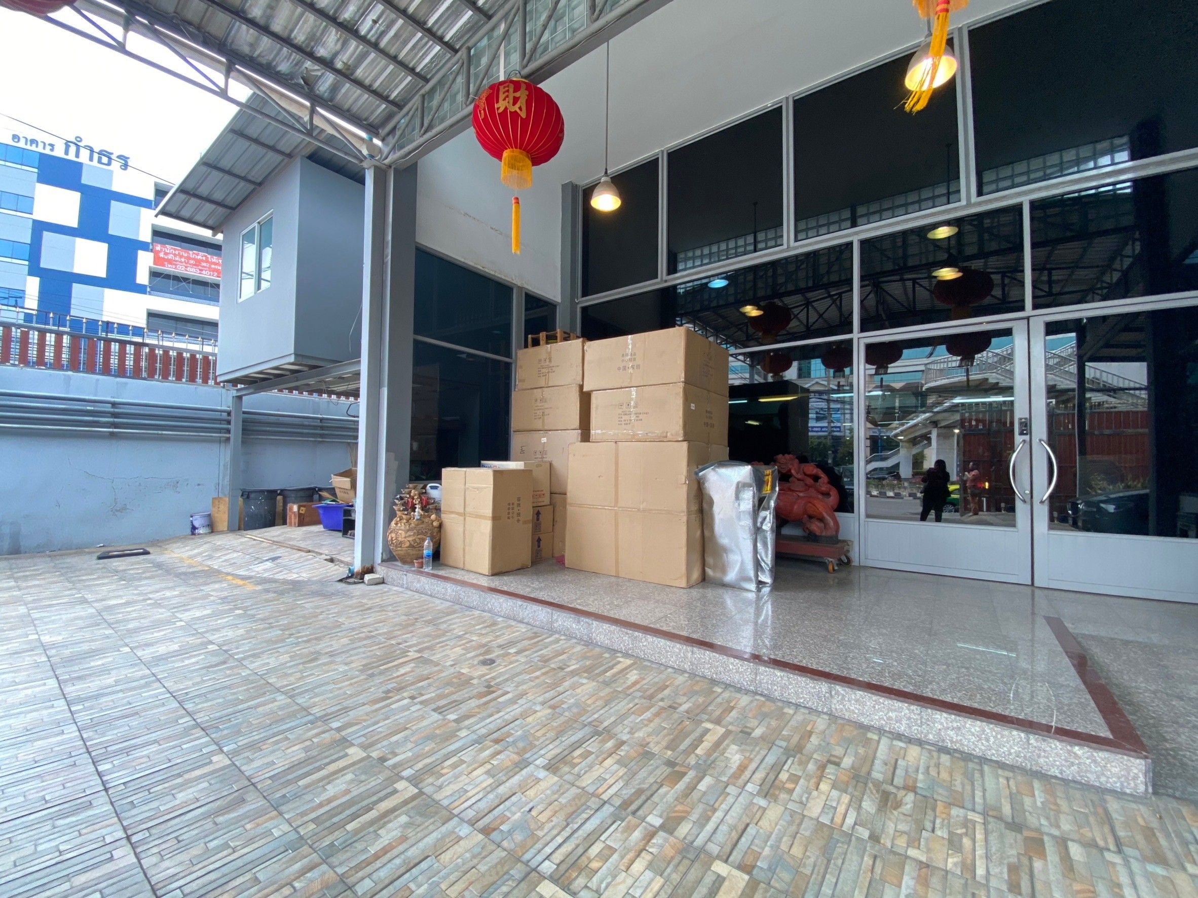 ขายด่วน ตึก 8 ชั้นริมถนนพระราม3 ตรงข้ามตึก เอสวี 