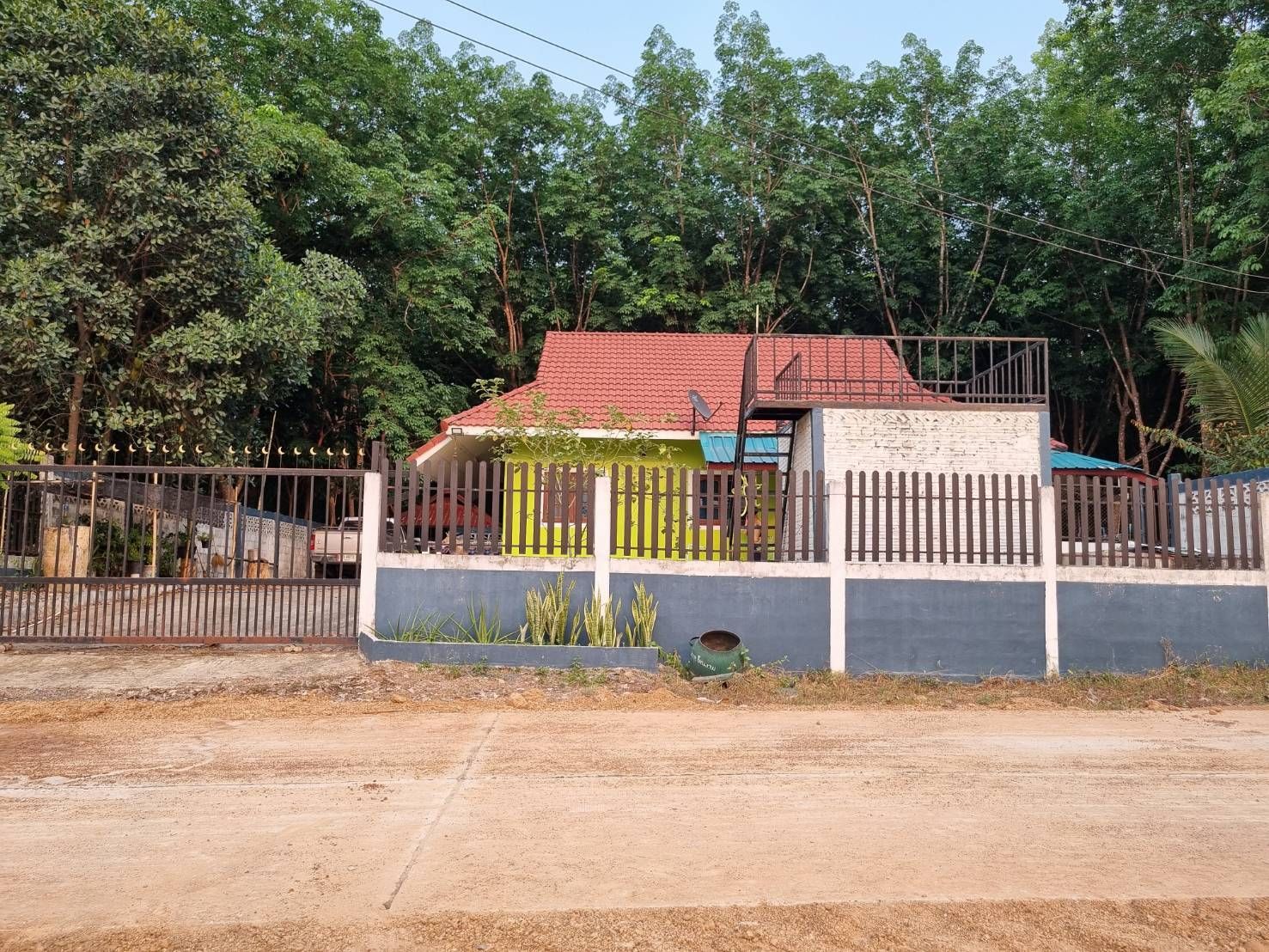 ขายบ้านอุบลราชธานี บ้านพร้อมที่ดินสวนยางพารา บรรยากาศดีสุดๆ ใกล้แก่งเขากวาง บุณฑริก อุบลฯ 10-3-33 ไร่.