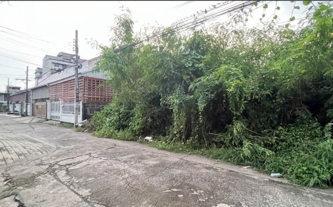 ขายที่ดินกรุงเทพฯ บางกะปิ ที่ดินทำเลทอง เดินทางสะดวก ที่ถมแล้วเรียบร้อย พร้อมเสาเข็ม 0-1-34 ไร่.