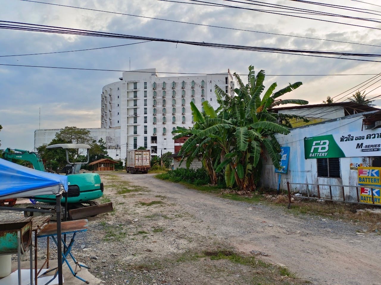 ขายที่ดินติดถนน ใกล้โรงพยาบาลทุ่งสง นครศรีธรรมราช