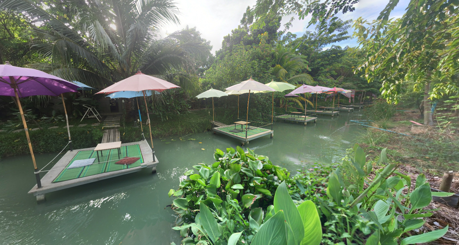 ขายที่ดินนนทบุรี อำเภอบางบัวทอง ที่ดินทำ Cafe แปลงสวย ติดถนน 2 ด้าน บรรยากาศดี เหมาะลงทุนที่สุด 3-3-70.2 ไร่.