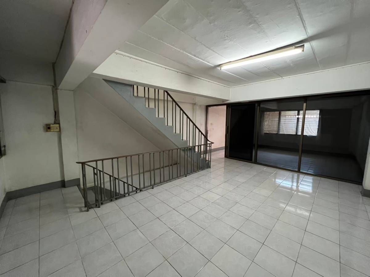 009-ขายอาคารหน้าราชภัฏอุดร 3.6ล้าน ต้นซอยกะเทย ใจกลางเมือง 
