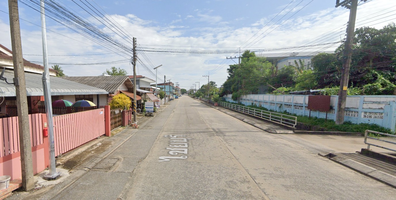 บ้านพร้อมที่ดิน อยู่ตรงข้ามโรงเรียนศึกษาสงเคราะห์แม่จัน 0-1-31