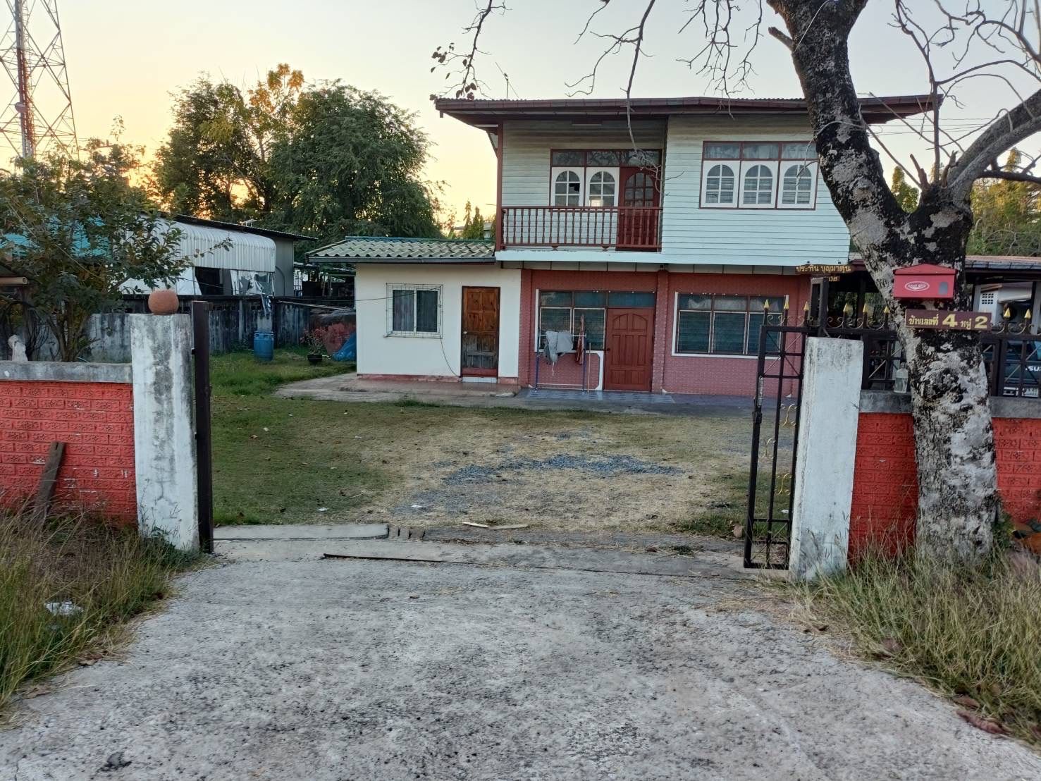 ขายบ้านอุดรธานี อำเภอเมืองฯ บ้านพร้อมที่ดินทำเลงาม ติดถนนสาธารณะ น่าลงทุน 0-3-1 ไร่.