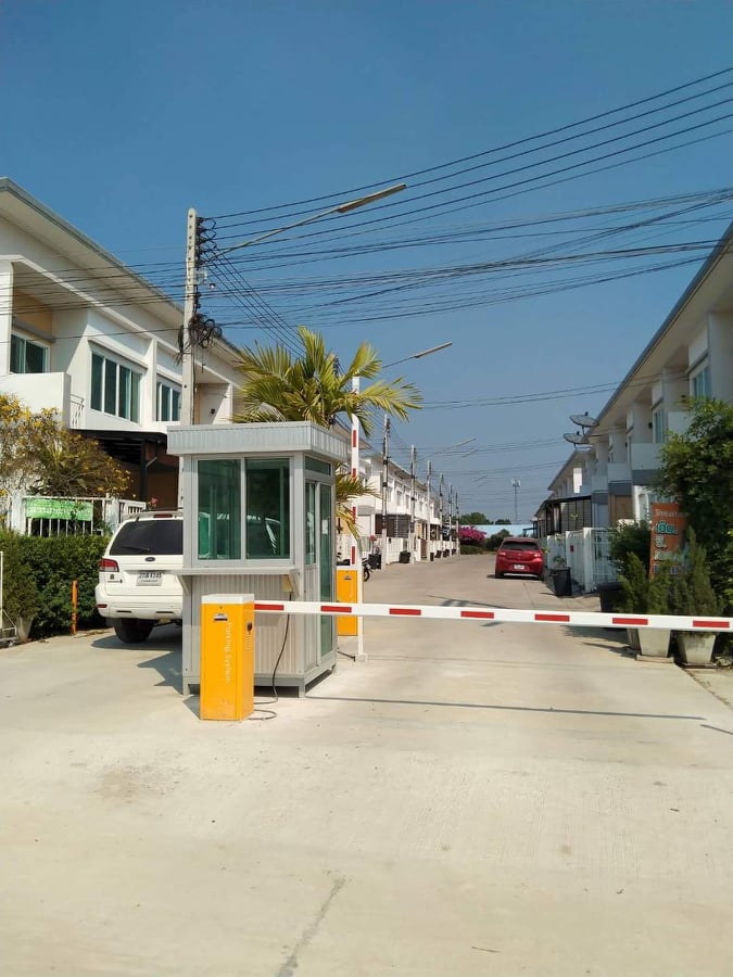 ทาวน์​เฮ้าส์​ พร้อม​อยู่​  สไตล์​บ้านเดี่ยว อ.ลำลูกา จ.ปทุมธานี 33.1 ตร.ว.