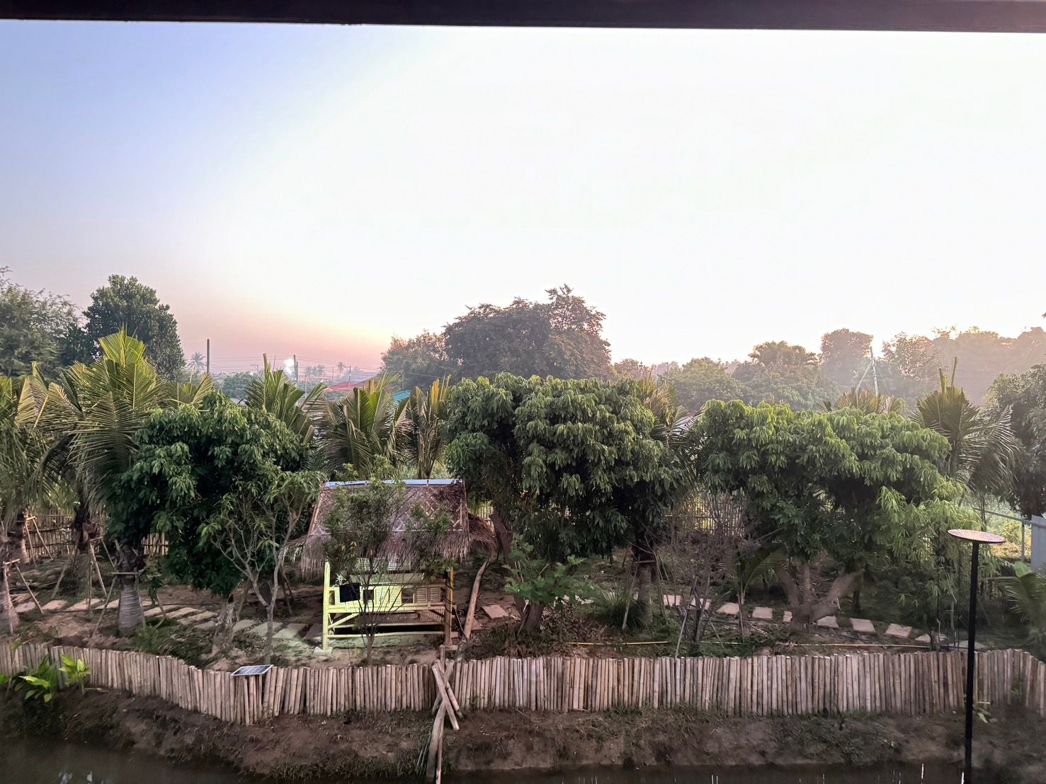 ขายบ้านเชียงใหม่ อำเภอสารภี บ้านสวนพร้อมที่ดินแปลงสวย ทำเลงาม บรรยากาศดีมาก 