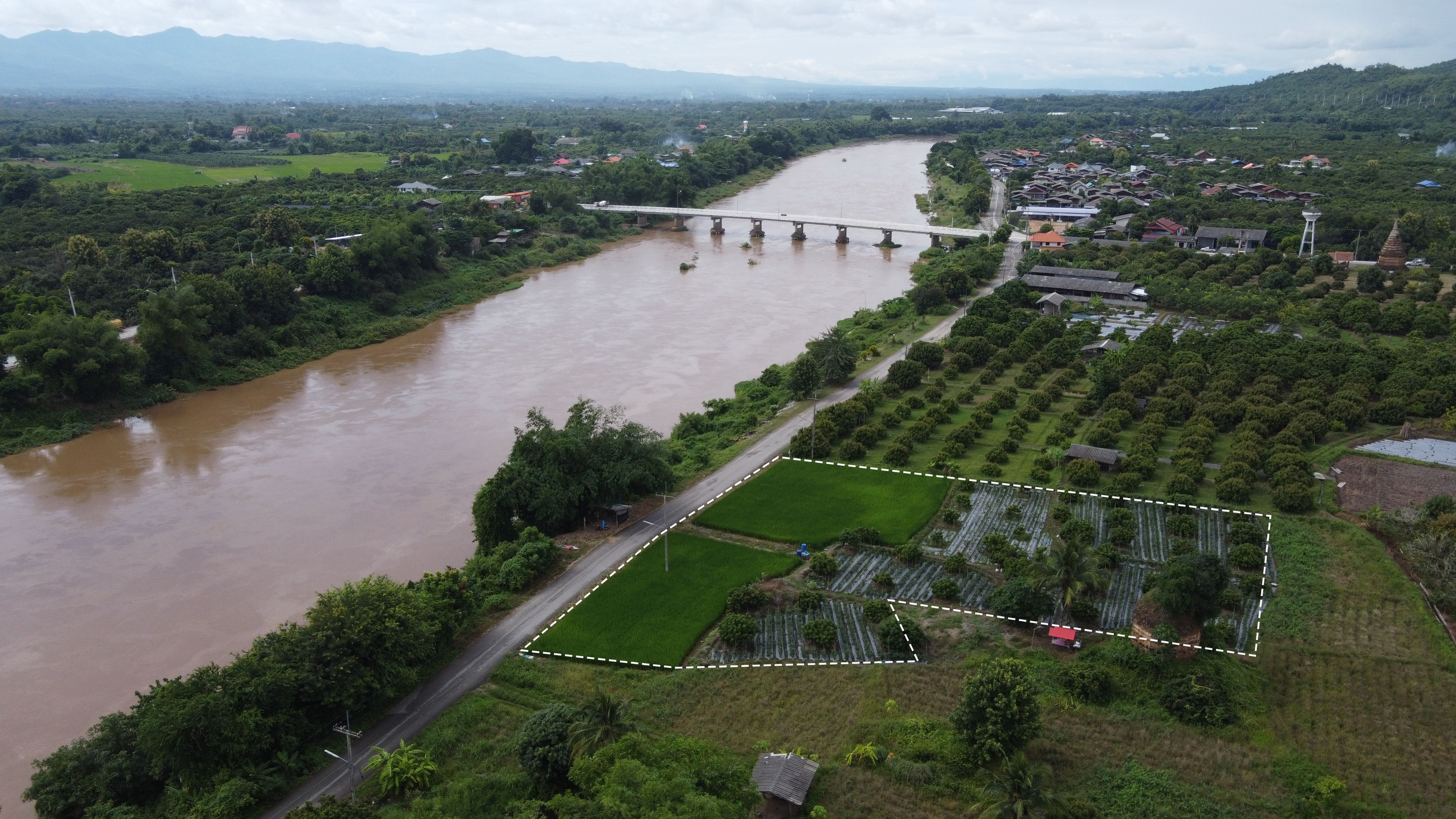 ที่ดินติดน้ำปิงเชียงใหม่ หน้าติดน้ำ หลังติดเขา