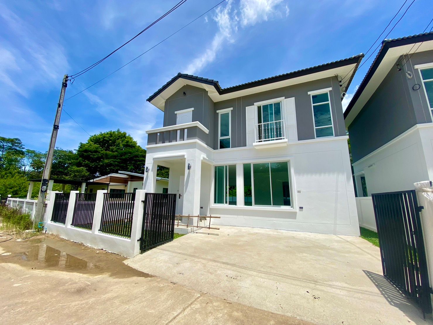 ขายบ้านเดี่ยวสร้างใหม่ 2 ชั้นนอกโครงการ หางดง ยื่นกู้แบงค์เงินเหลือ