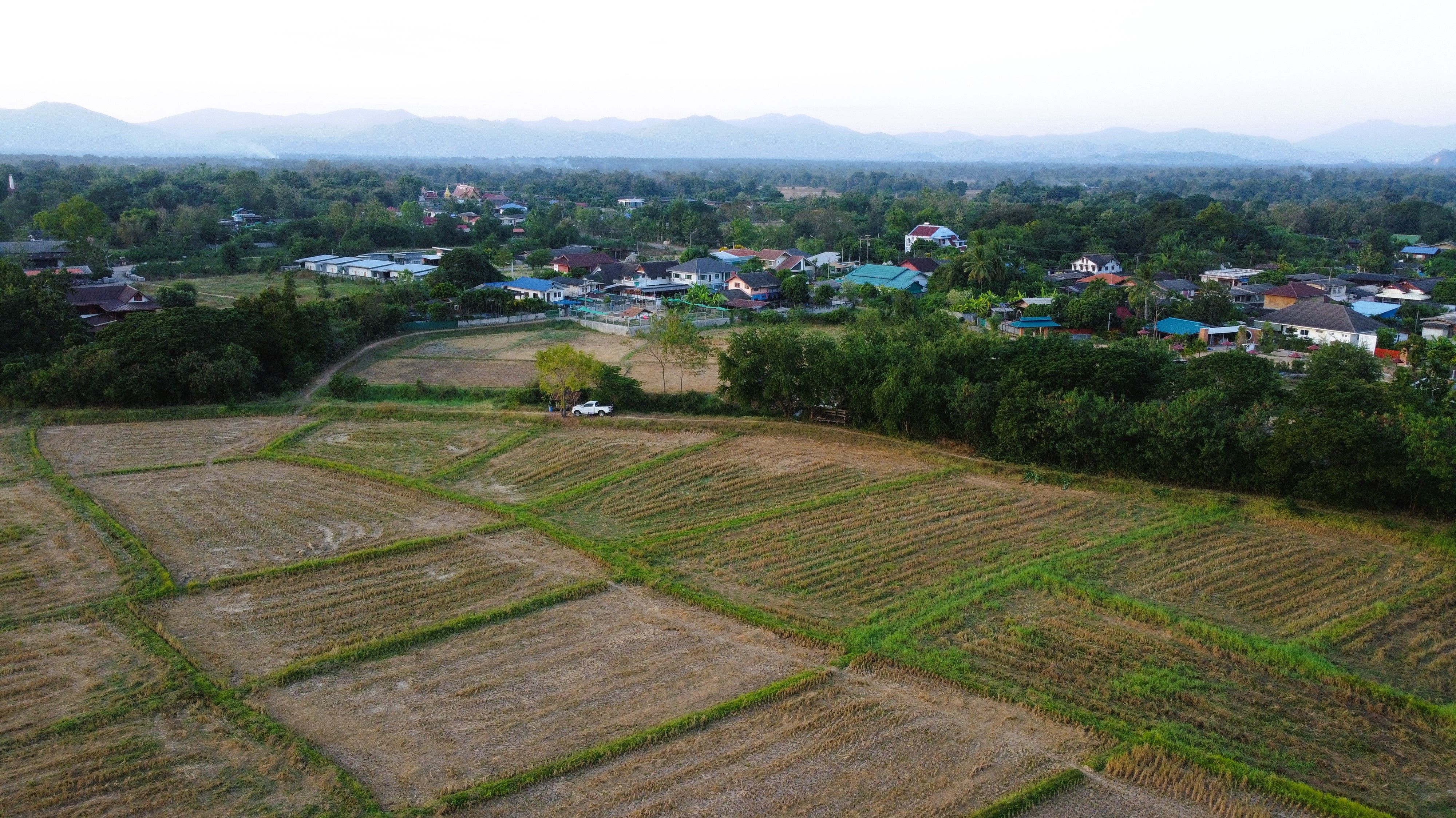 ที่ดิน ทำเลดี ใกล้ชุมชน วิวเข้า ทุ่งนา เหมาะทำบ้านสวน บ้านพักตากอากาศ  อ.เถิน จ.ลำปาง