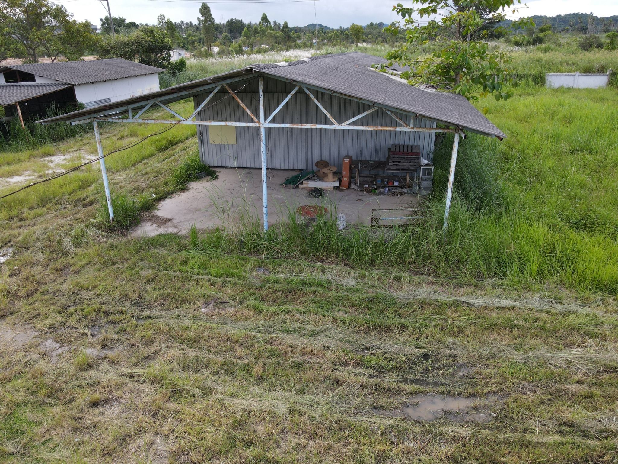 ขายที่ดินพร้อมบ้านพัก 4 หลัง