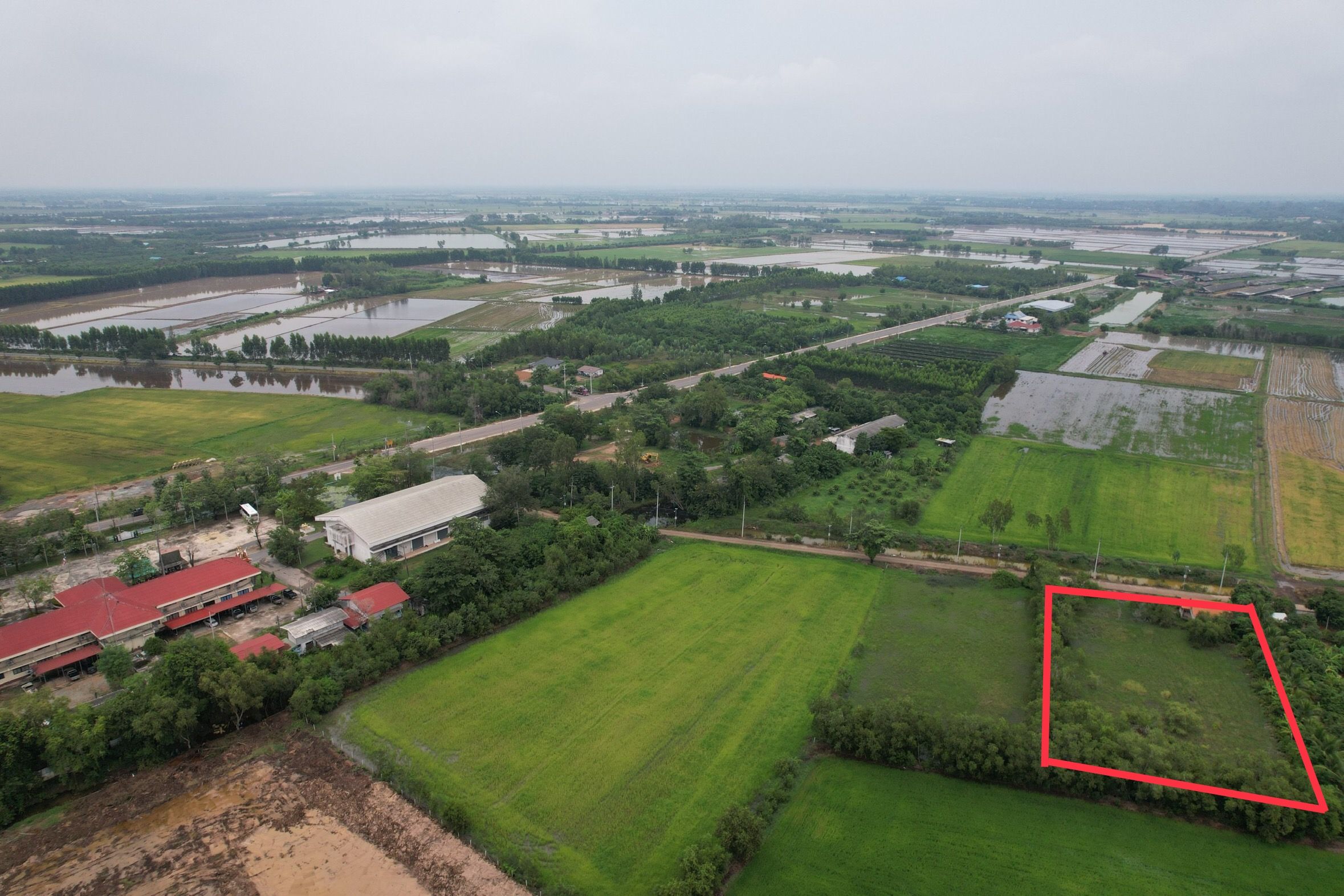 ขายที่ดินพร้อมบ้าน เนื้อที่เกือบ 2 ไร่ อ. ราชสาส์น ฉะเชิงเทรา