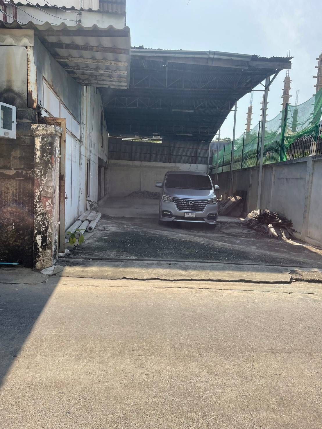 ขายโกดังกรุงเทพฯ โกดังพร้อมที่ดินเปล่าอีก 2 แปลงและออฟฟิศ ใกล้โรงพยาบาลบีจูร์ ราษฎร์บูรณะ กรุงเทพฯ 0-2-40.7