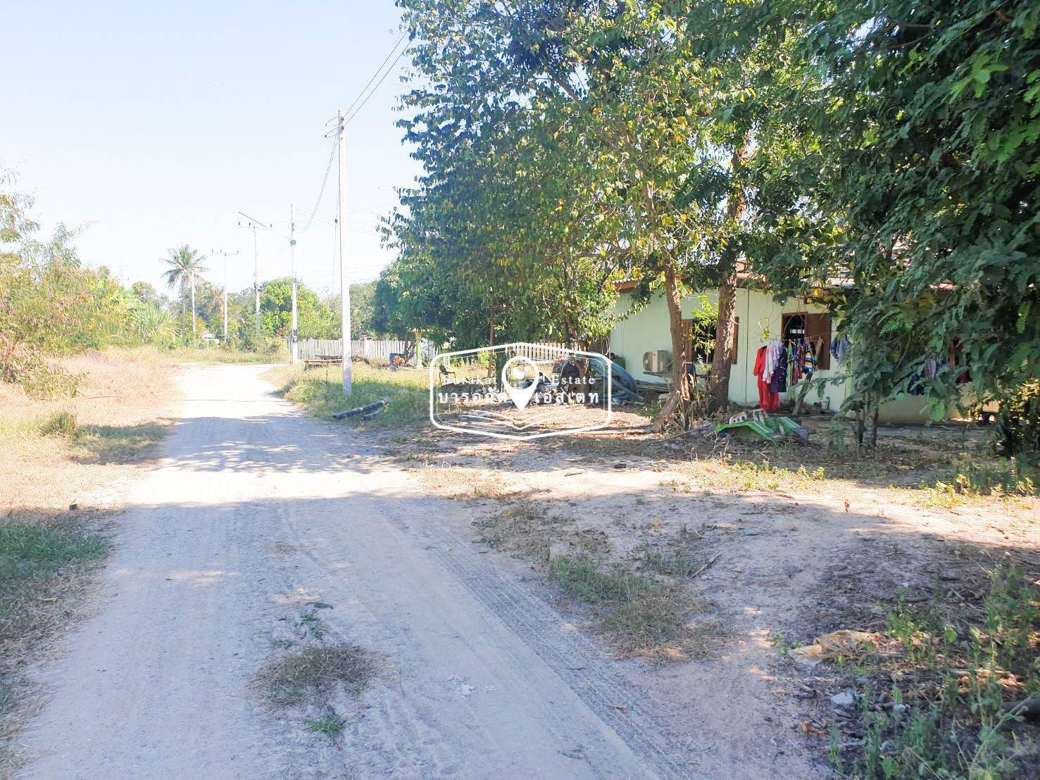 แปลงสวย ติดถนนซอย เดินทางสะดวก ใกล้สถานที่สำคัญ ราคาถูก