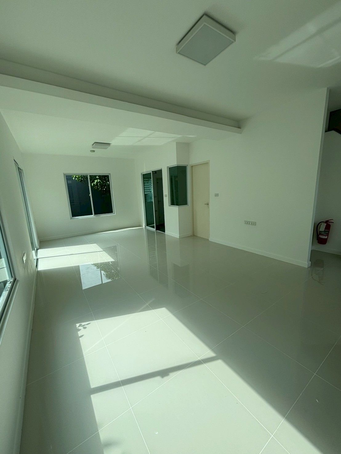 ขายบ้านแฝด  หมู่บ้านInizio 3 ปิ่นเกล้า-วงแหวน บ้านมุม สภาพดีเยี่ยม