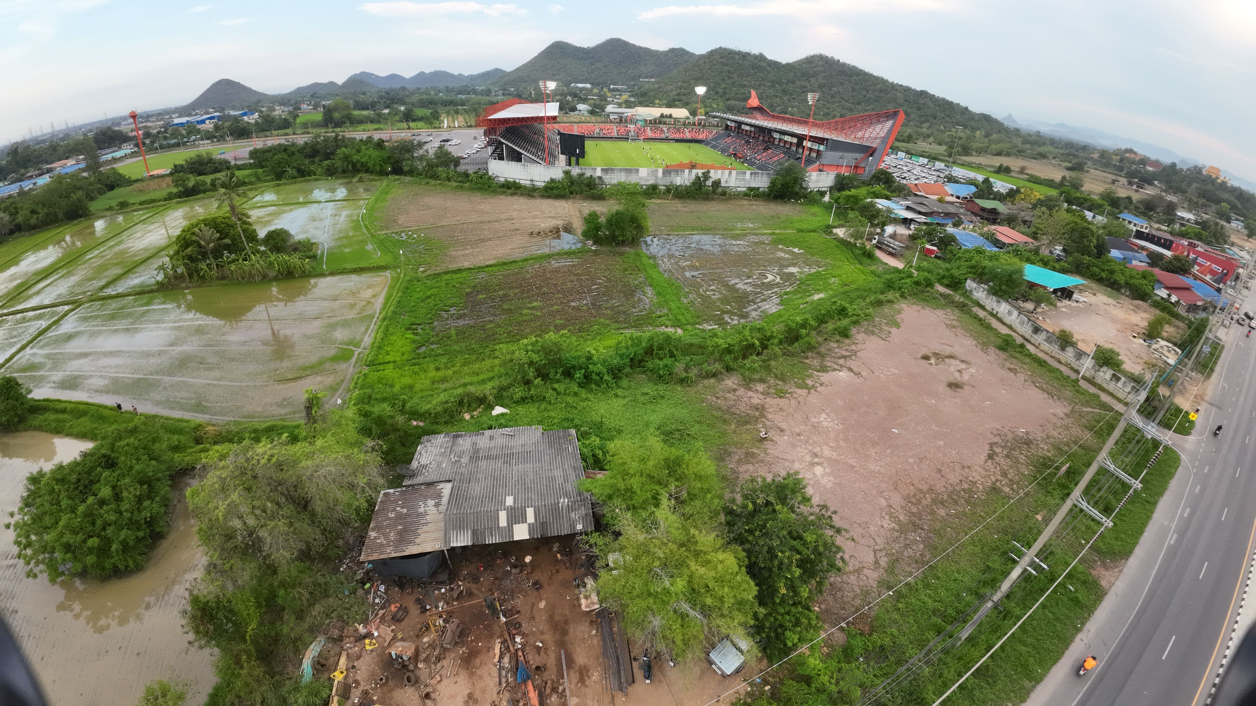 ขาย!ที่ดินแปลงสวยมีศักยภาพ หน้าสนามบอลมิตรผล 6 ไร่ ใกล้เมือง3 กิโล. ติดถนน3208