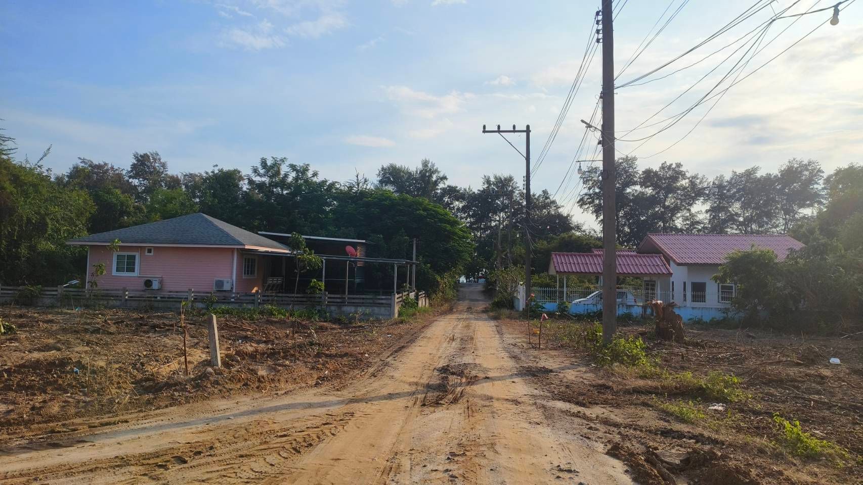 ขายบ้านระยอง อำเภอเมือง บ้านชั้นเดียว ใกล้ทะเล เพียง 100 เมตร. เดินเท้าได้เลย ขายเพียง 2.9 ล้าน เท่านั้น !!