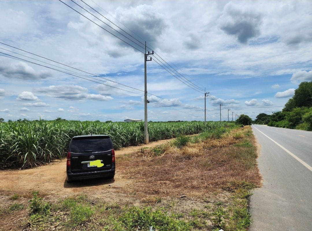 ขายที่ดินนครปฐม อำเภอกำแพงแสน ที่ดินแปลงสวยมาก ติดถนนเส้น 3034 สาธารณูปโภคครบครัน น่าลงทุนมาก 21-3-20 ไร่.