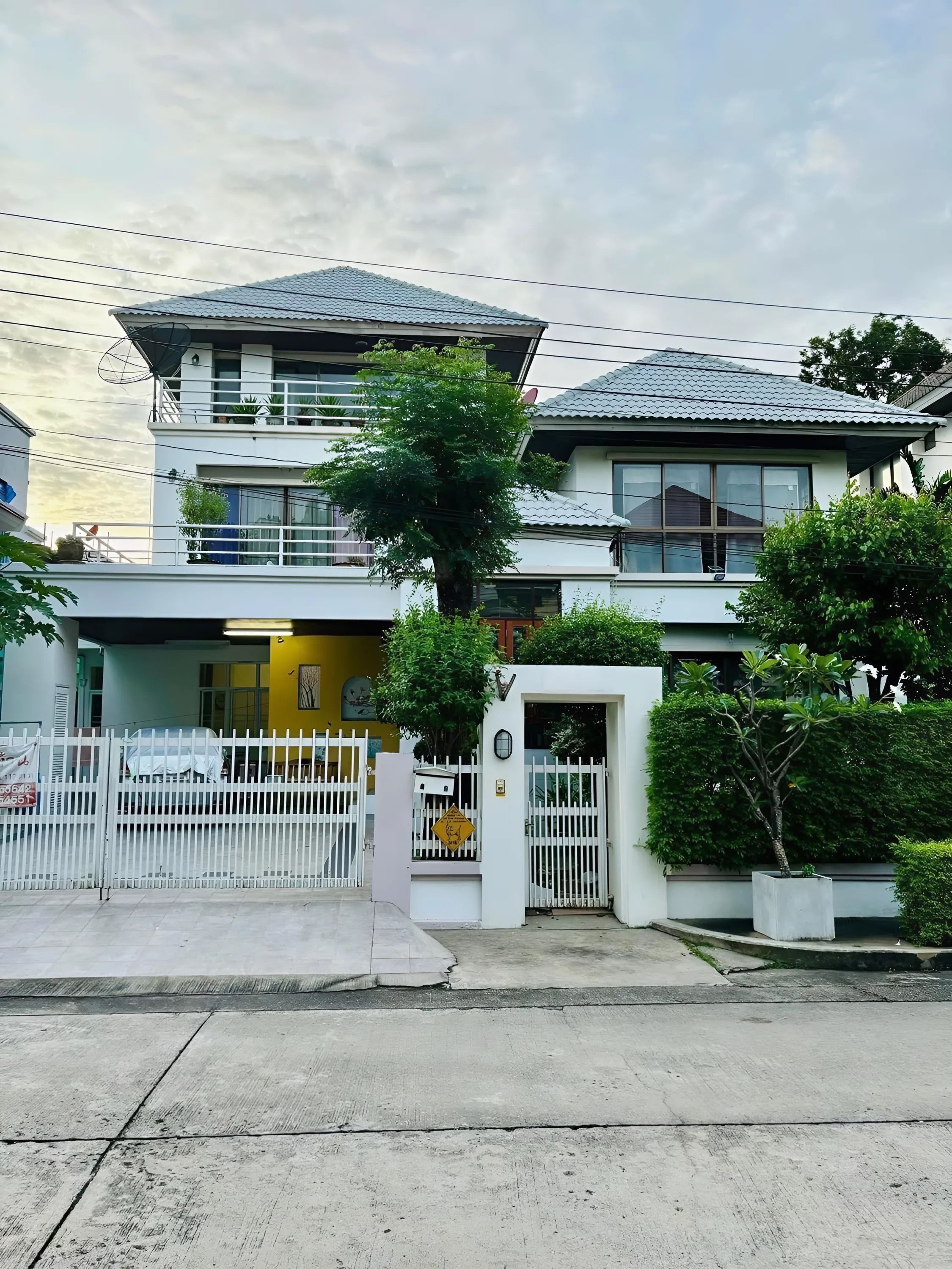 ขายบ้านสวย 3 ชั้น หัวหมาก 117 ตร.วา ใจกลางเมือง ทำเลดี พร้อมสวน & ระเบียกว้าง