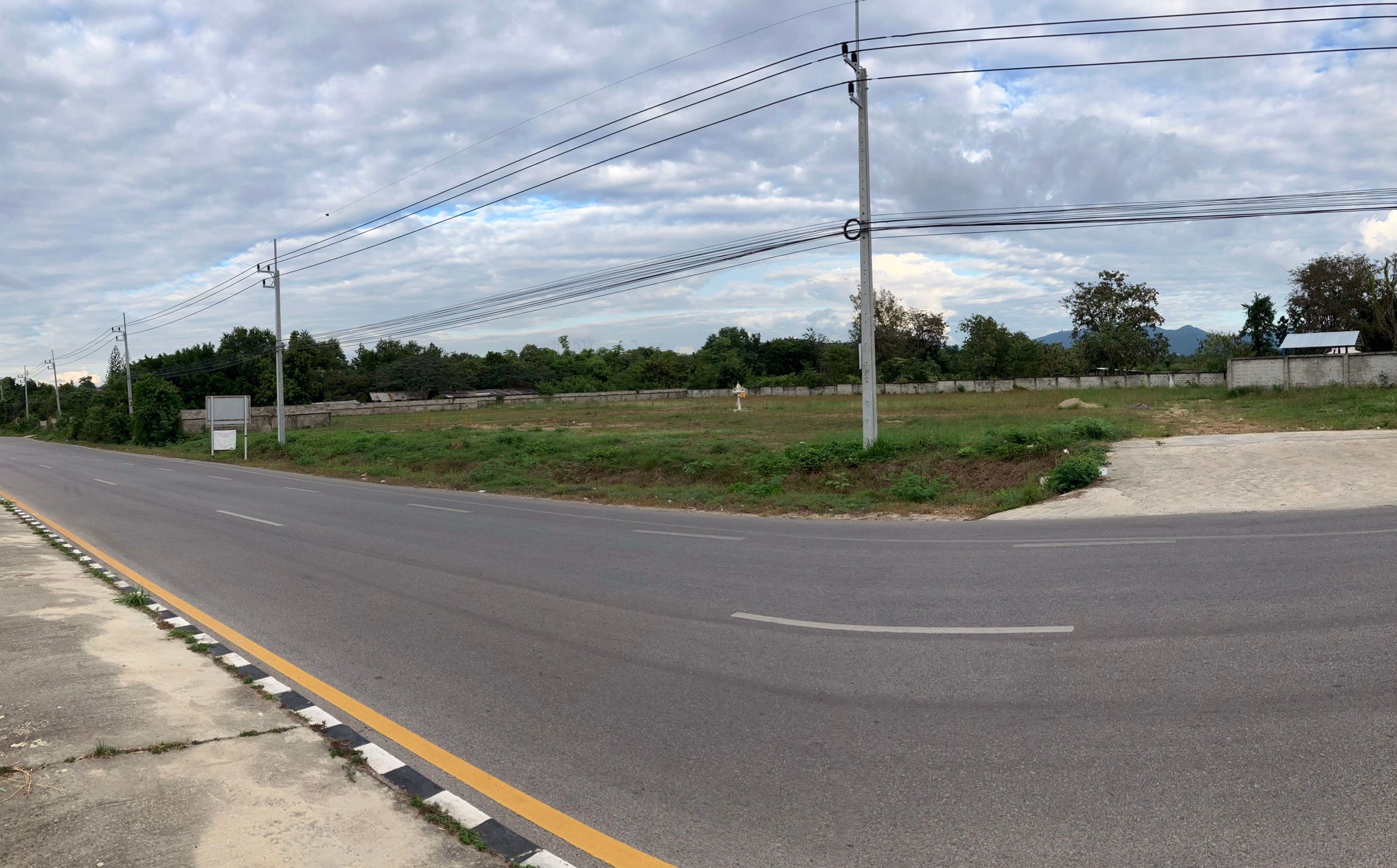 ขายที่ดิน ที่ดินแบ่งล็อก และ บ้านสั่งสร้าง โครงการ รพิพารี หน้า ม.ราชภัฎลำปาง 99 ตร.ว