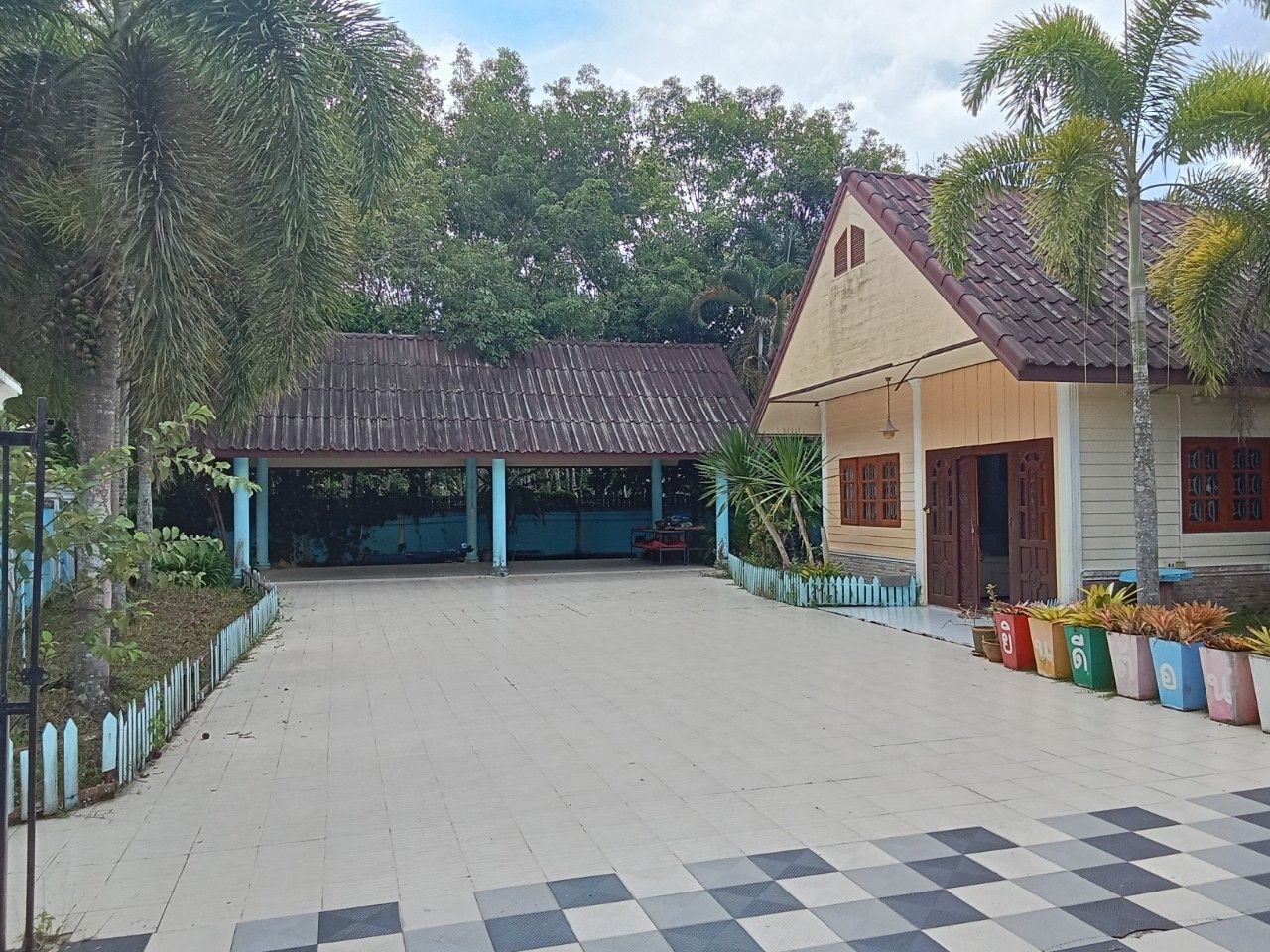 ขายบ้านนครศรีธรรมราช สไตล์พูลวิลล่า 3 หลัง บรรยากาศดีสุดๆ พรหมคีรี นครศรีธรรมราช 1-2-34.9