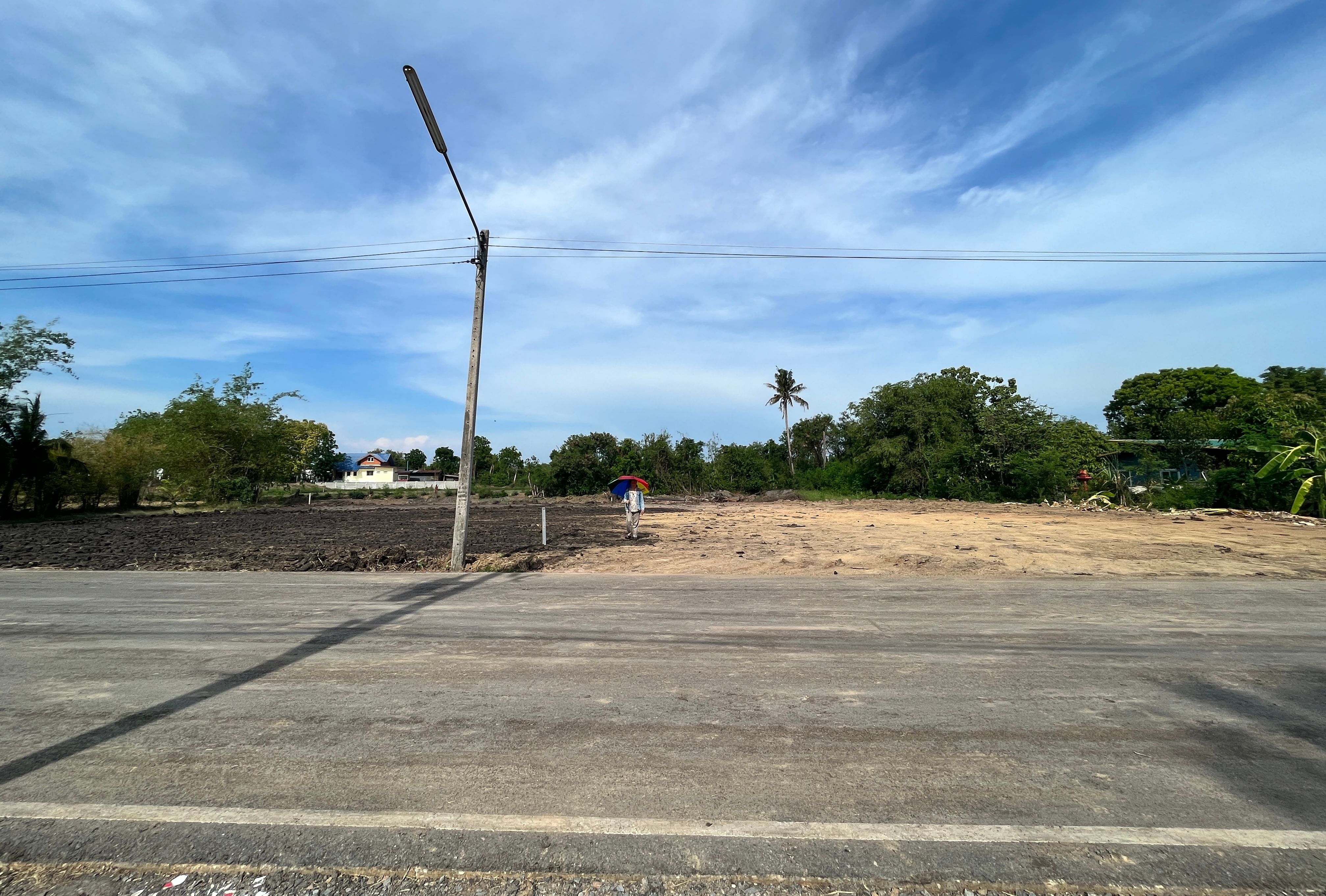 ขายที่ดินติดถนนพื้นที่เจริญ น้ำไฟครบ น้ำไม่ท่วม