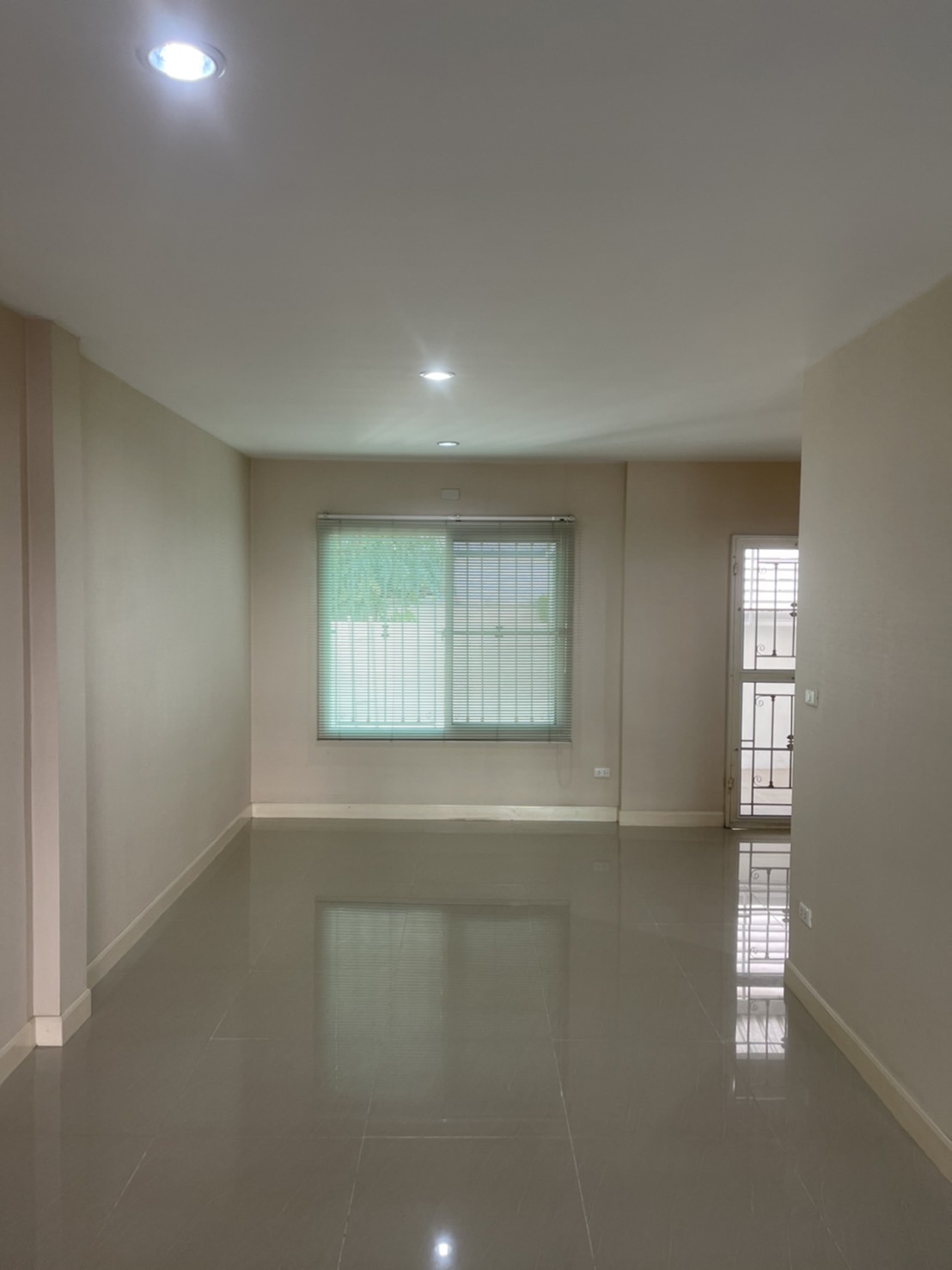 TOWN HOME ภายในโครงการ The URBANA 2 