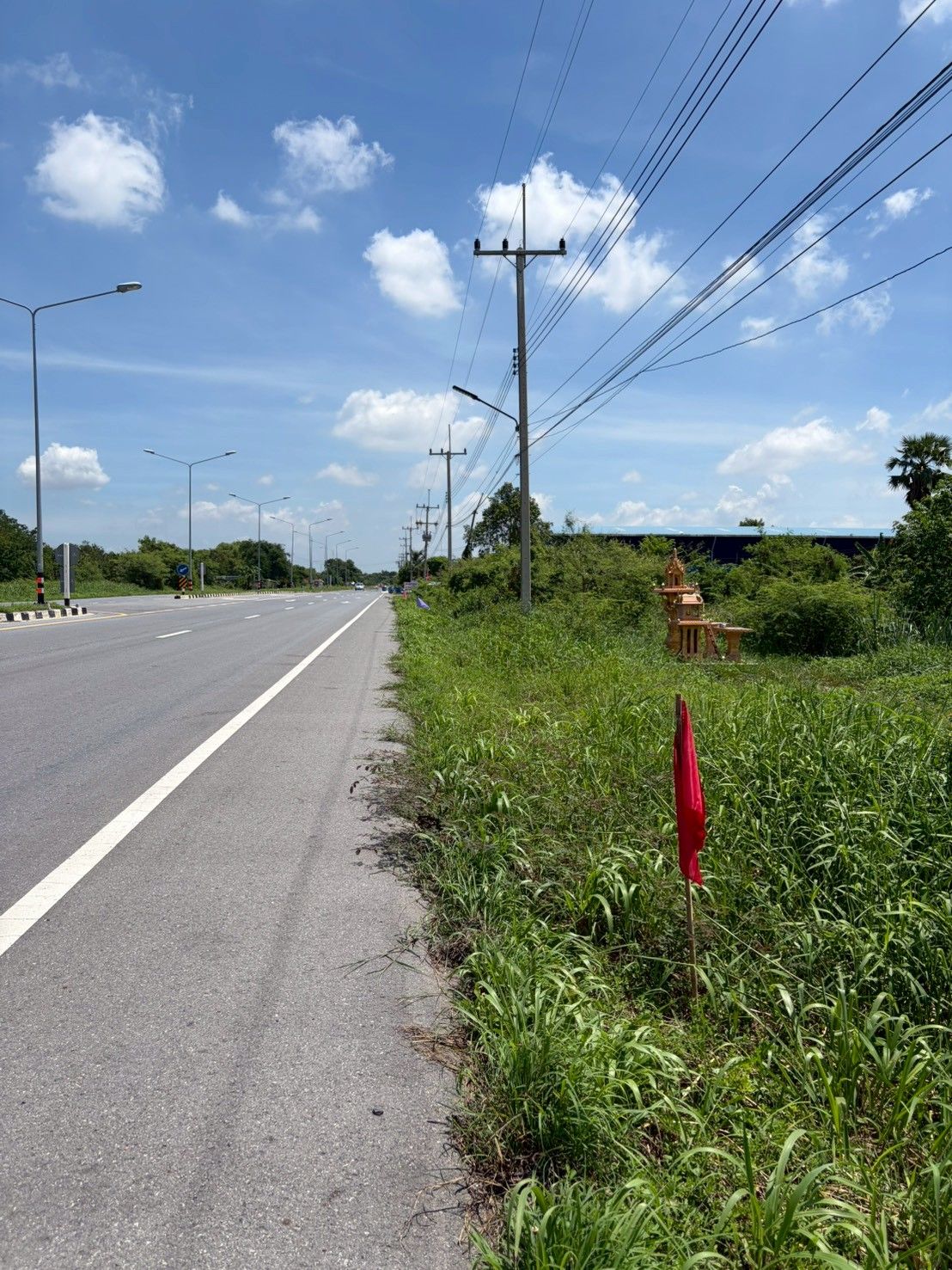 ขายที่ดินติดถนน 4 เลน บ้านนา นครนายก  28 ไร่  หน้ากว้างประมาณ 93 เมตร ลึกประมาณ 500 เมตร
