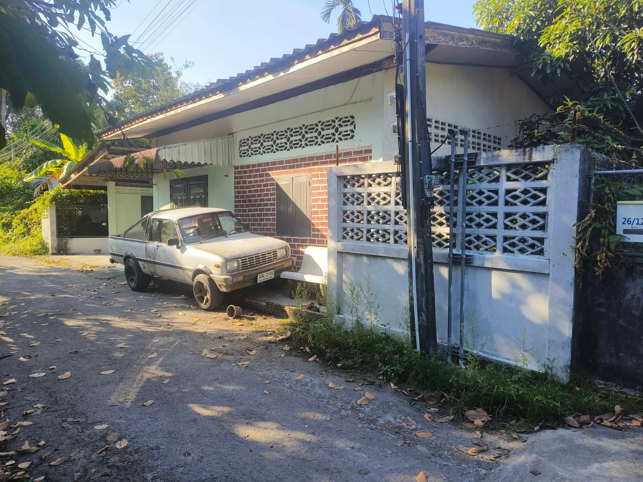 ขายที่ดินพร้อมบ้านเก่าหนึ่งหลังโครงสร้างแข็งแรง