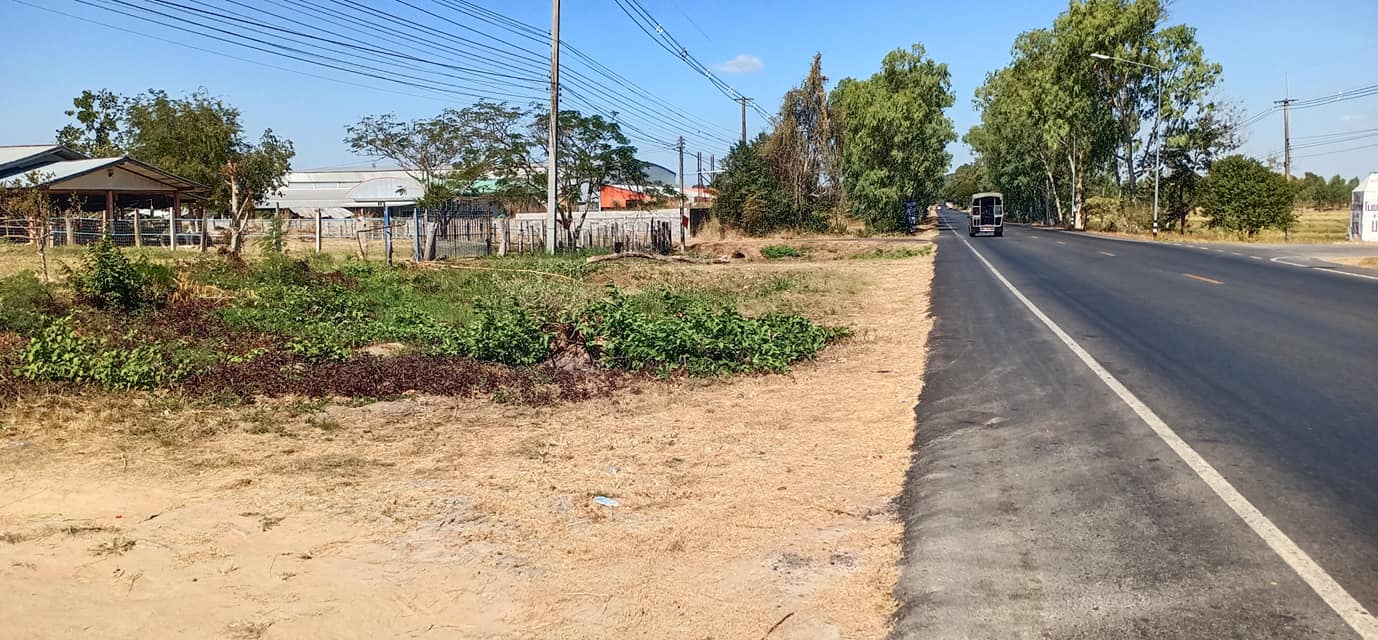 ที่ดินติดถนนเส้นเสลภูมิ-โพนทอง พร้อมบ้าน 1 หลัง ร้อยเอ็ด 10-1-70
