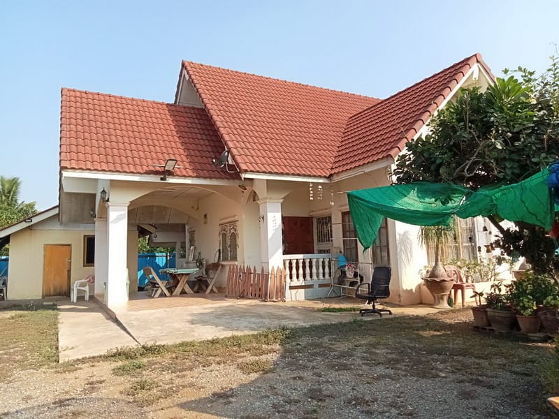 ขายบ้านพร้อมที่ดิน ต.ท่าตะคร้อ อ.ท่าม่วง เนื้อที่โฉนด 273ตรว. 3ห้องนอน 2 ห้องน้ำ พร้อมสิ่งปลูกสร้างมีบ้านเล็กเก็บของและบ้านครัวบ้านมีรั้ว (ราคา2.2ล้านบาท)สนใจติดต่อสอบถาม 095-8592591